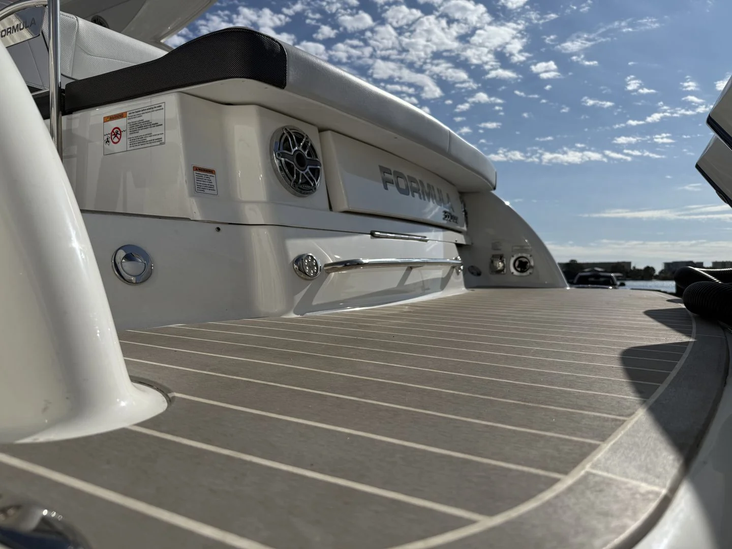 2024 Formula 350 CROSSOVER BOWRIDER Image Thumbnail #11