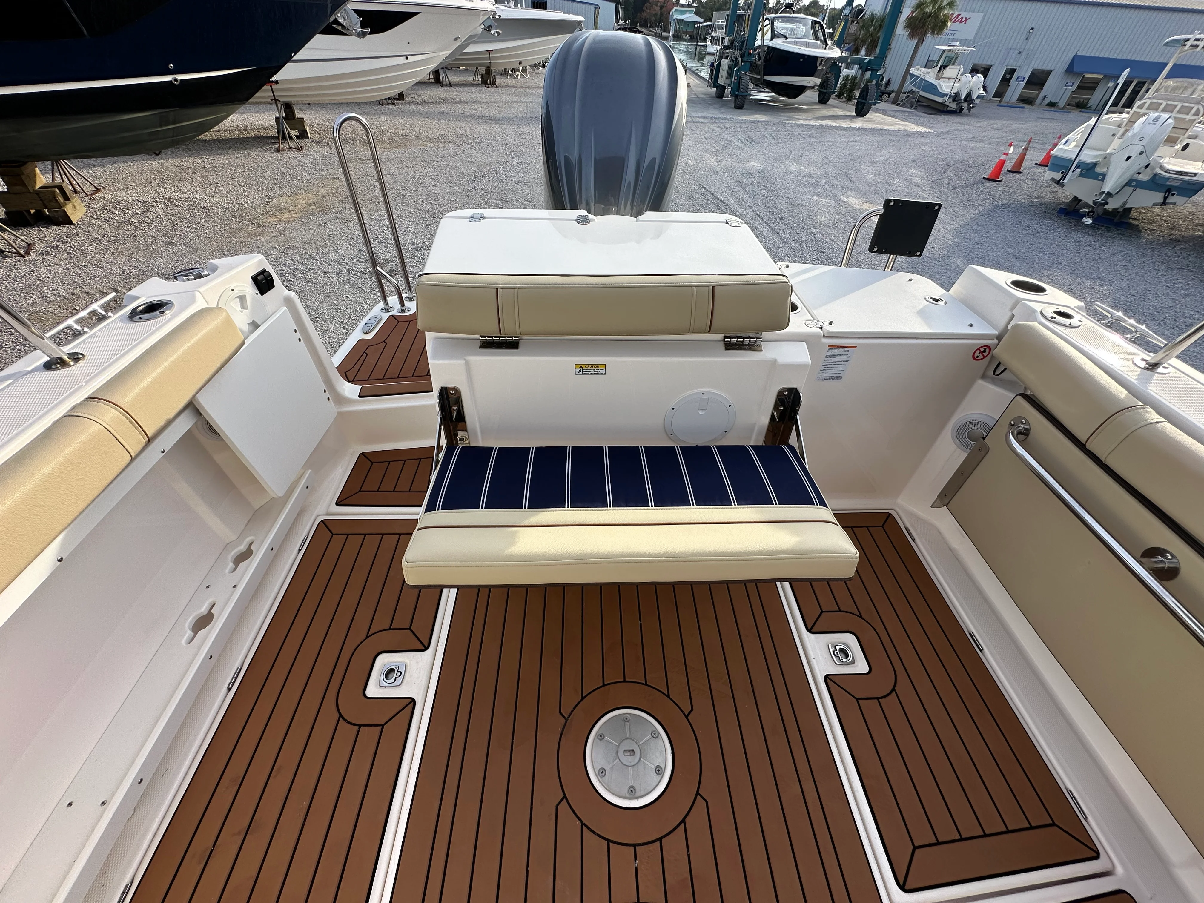 2024 Ranger R27 Image Thumbnail #7