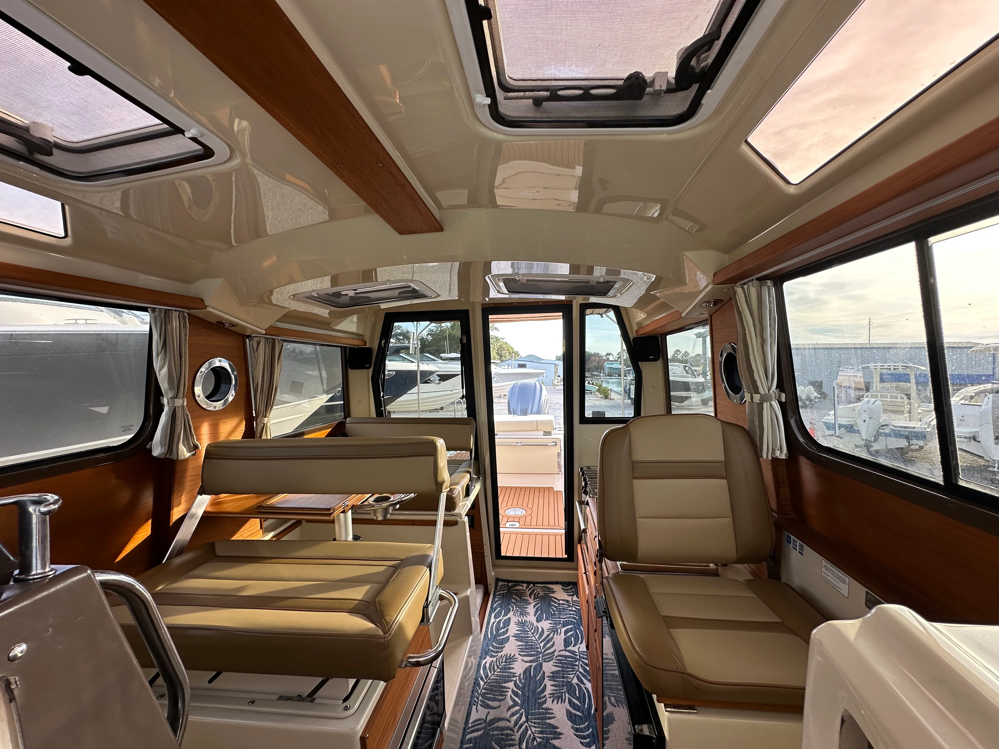 2024 Ranger R27 Image Thumbnail #9