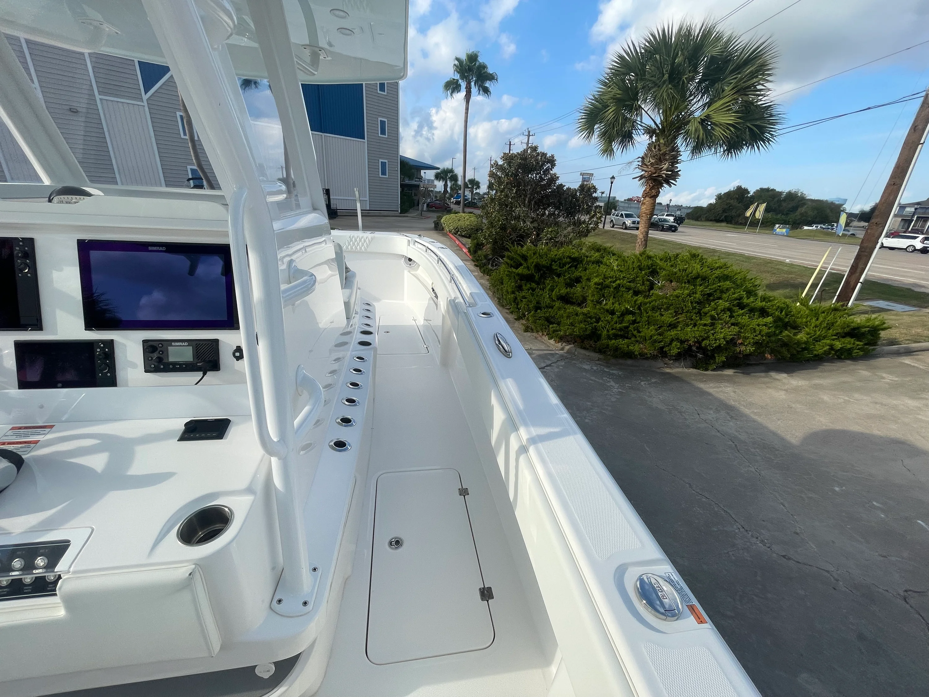 2022 Invincible 33 CAT Image Thumbnail #28