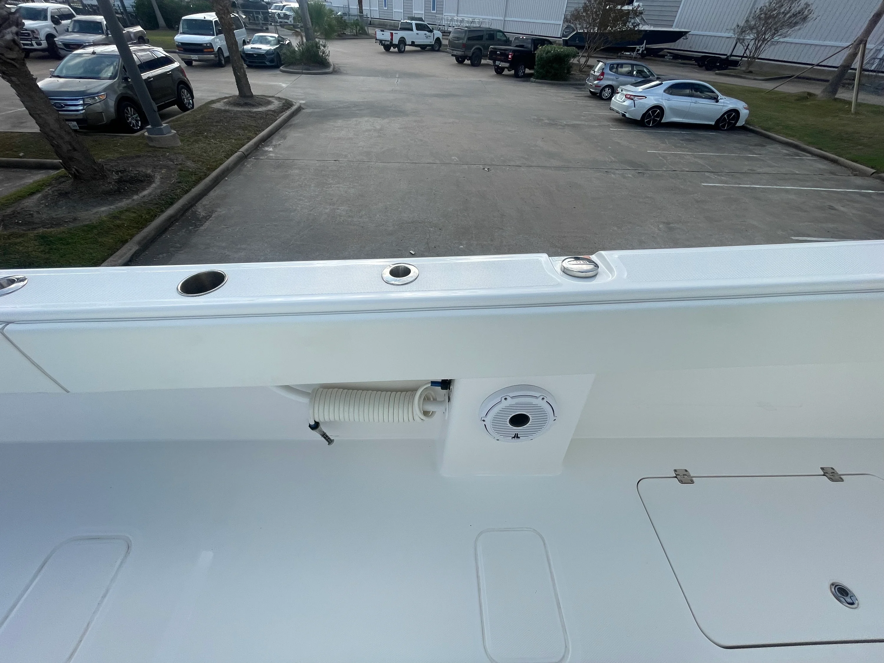 2022 Invincible 33 CAT Image Thumbnail #35