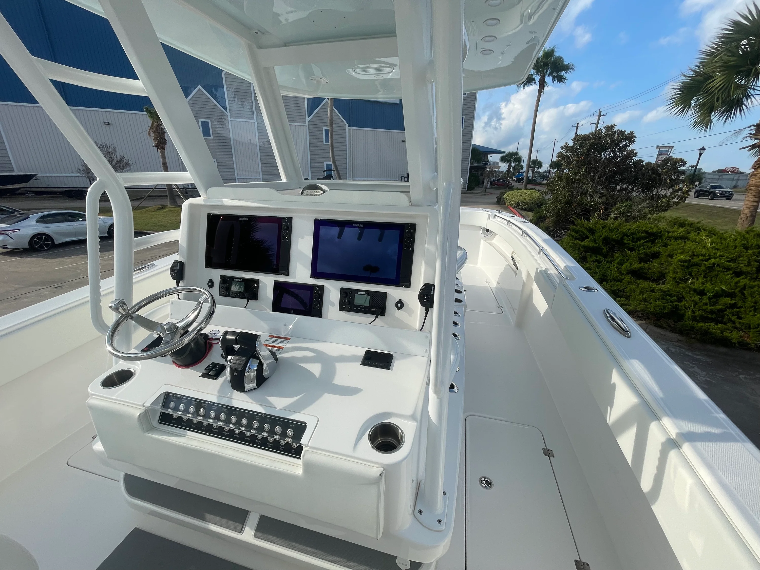 2022 Invincible 33 CAT Image Thumbnail #19