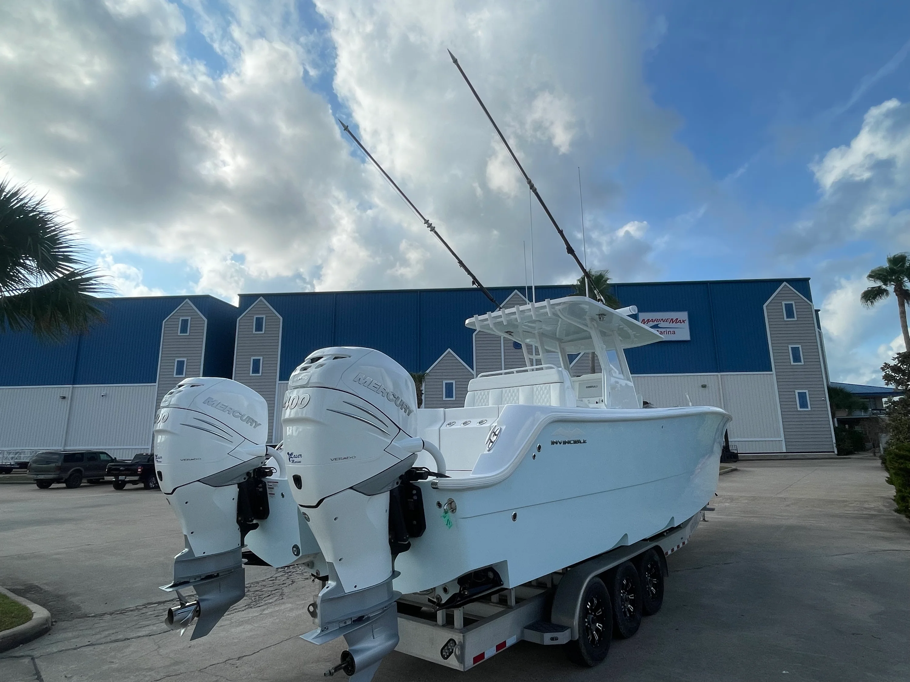 2022 Invincible 33 CAT Image Thumbnail #4