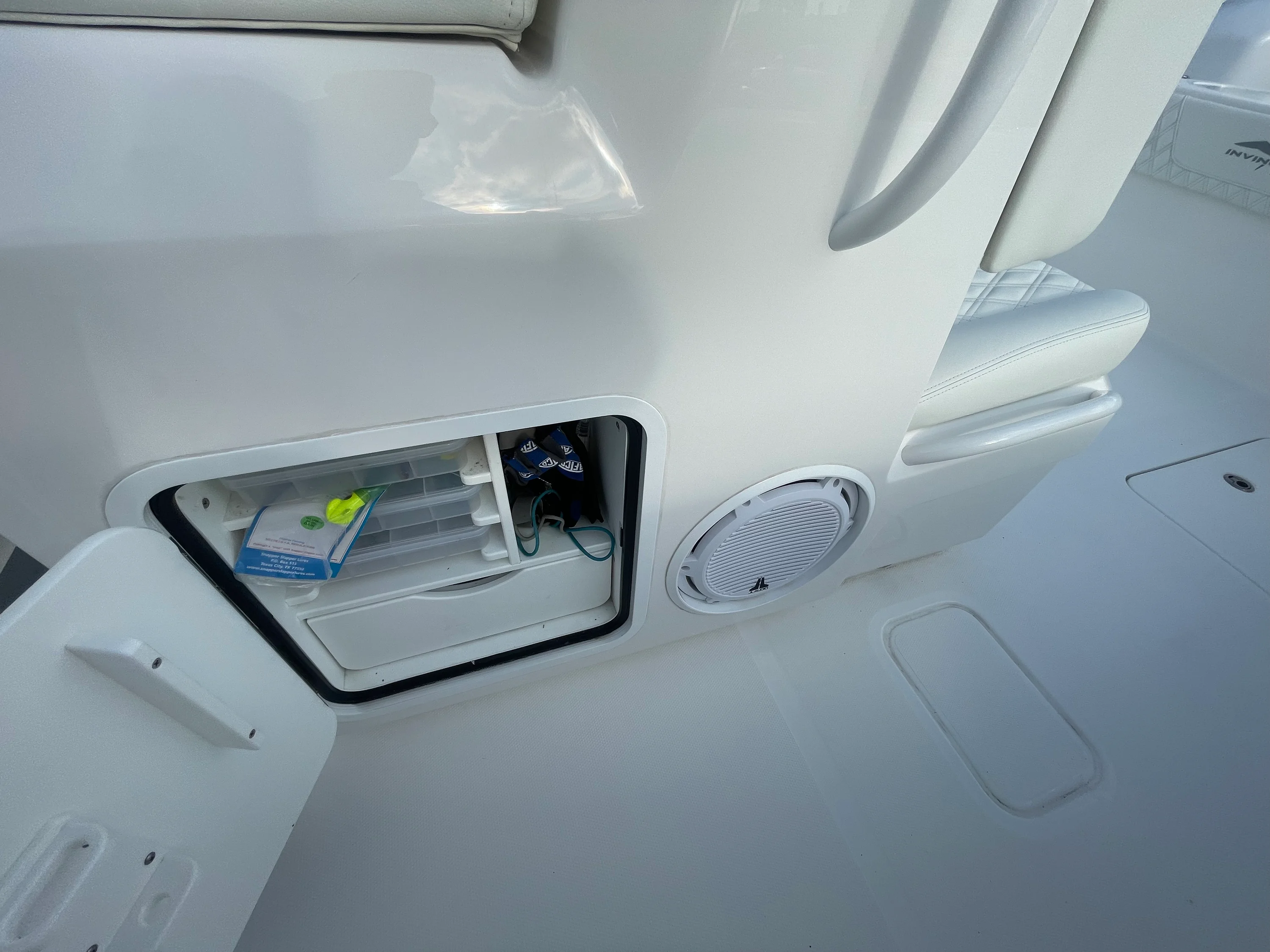 2022 Invincible 33 CAT Image Thumbnail #30