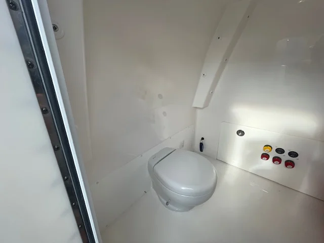 2022 Invincible 33 CAT Image Thumbnail #20