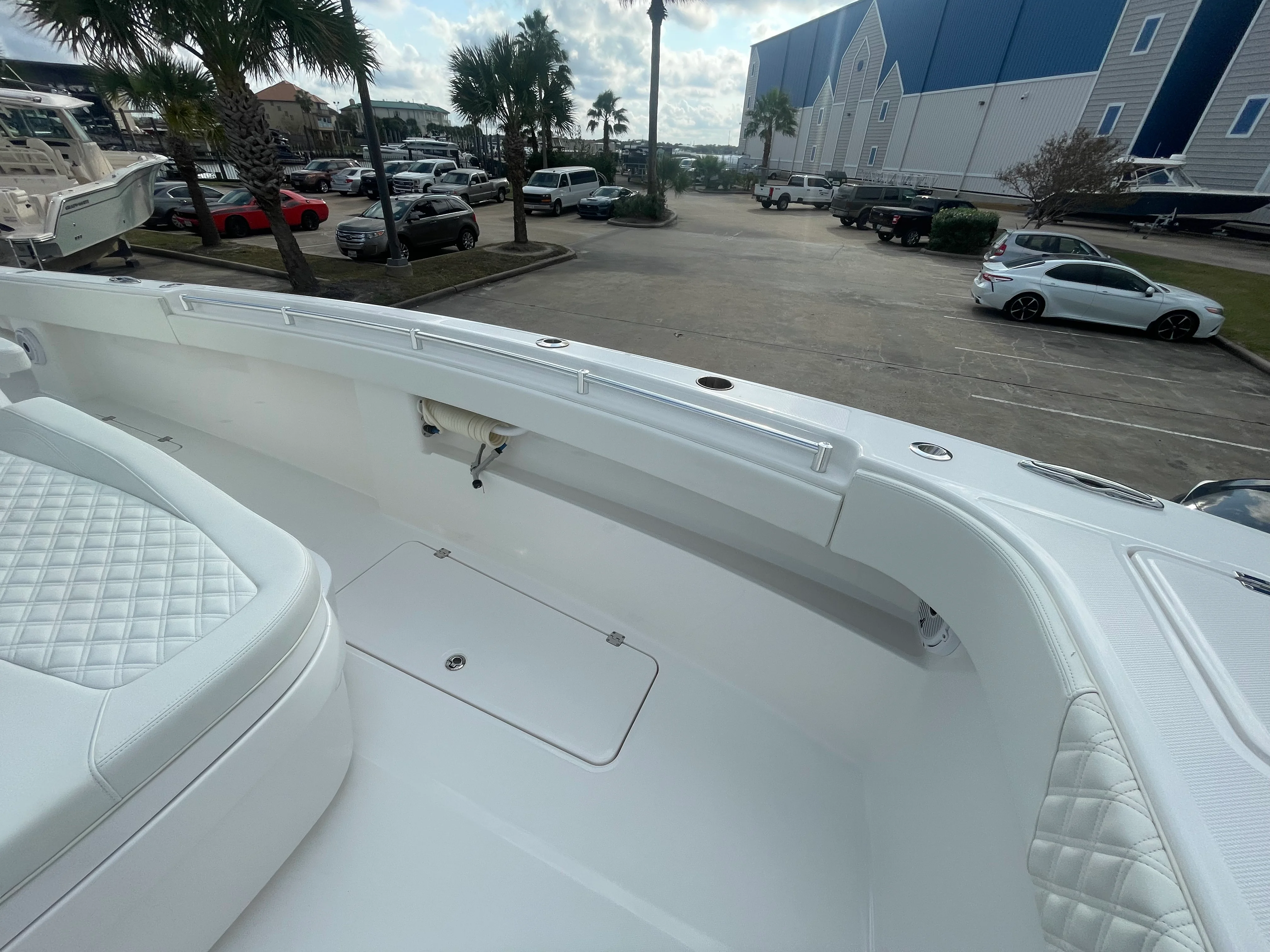 2022 Invincible 33 CAT Image Thumbnail #13