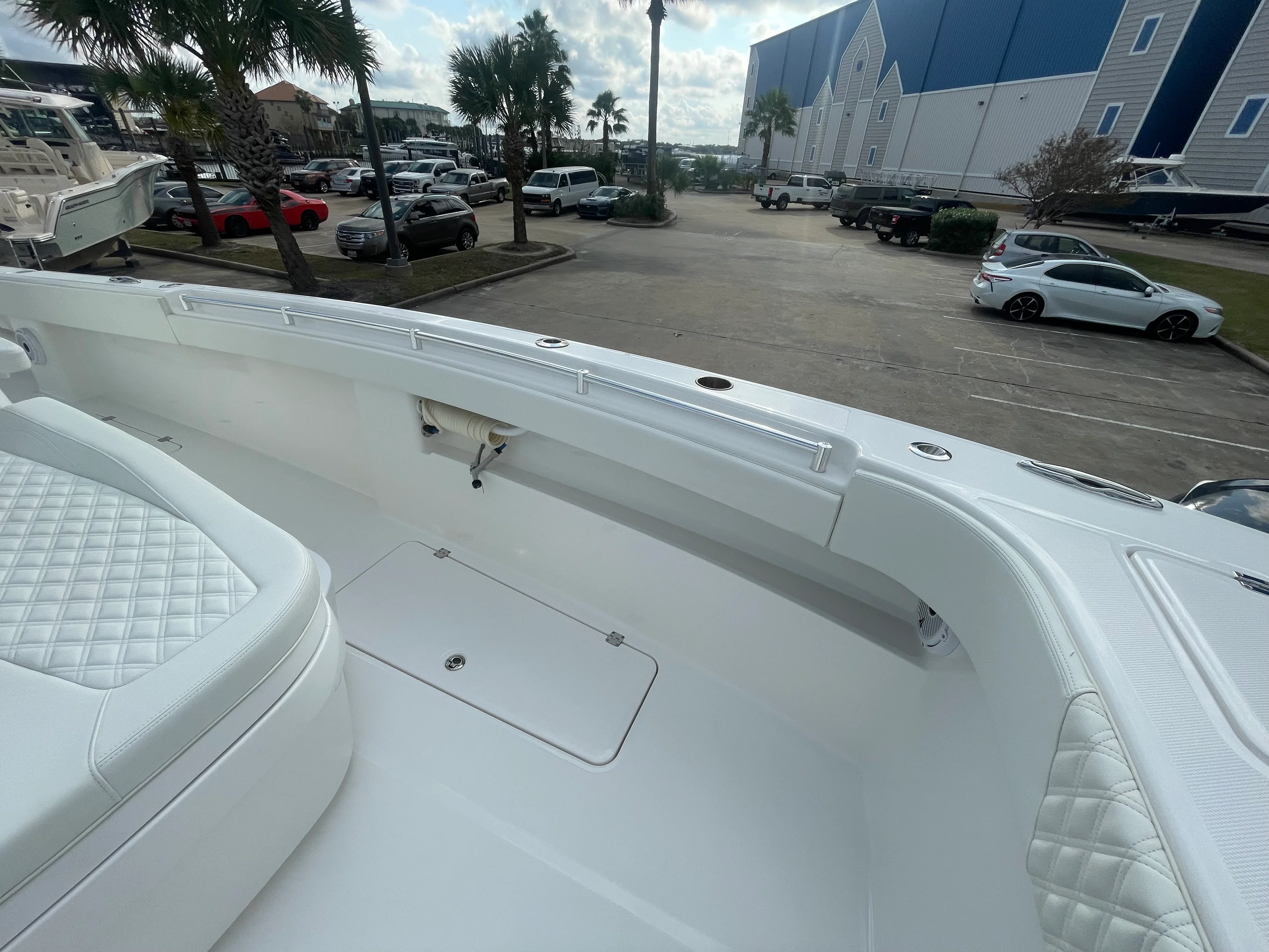 2022 Invincible 33 CAT Image Thumbnail #13