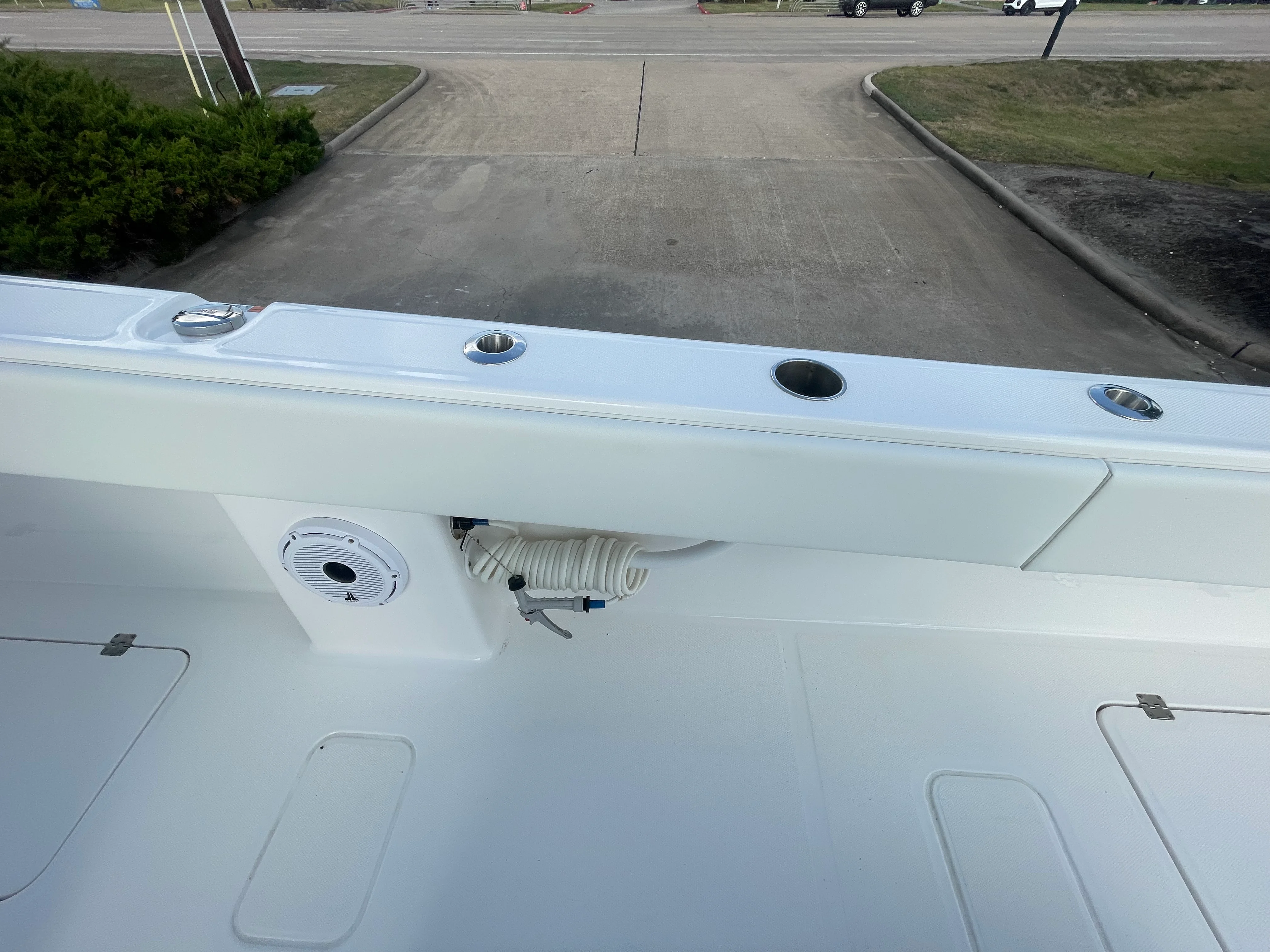 2022 Invincible 33 CAT Image Thumbnail #34