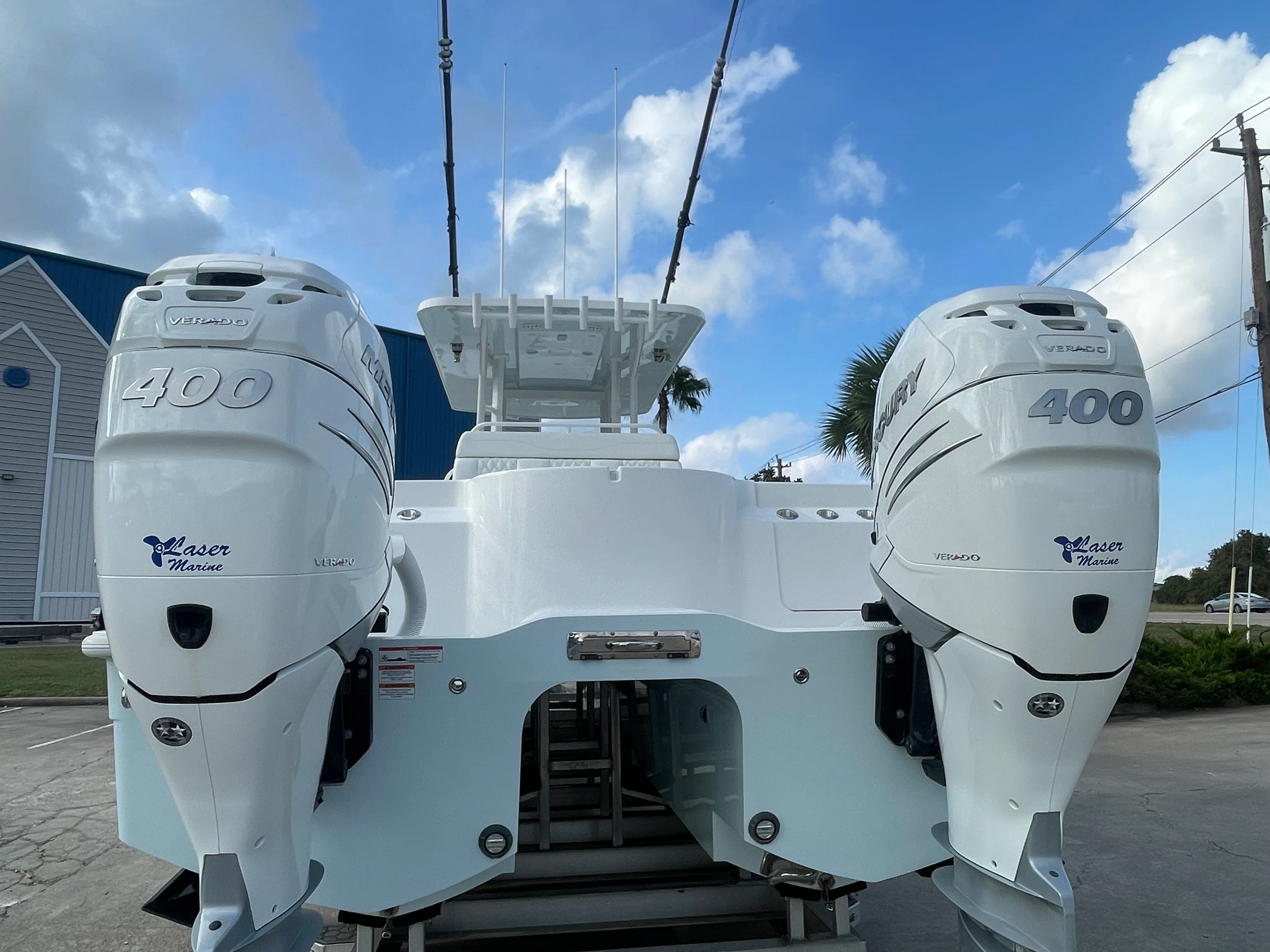 2022 Invincible 33 CAT Image Thumbnail #7