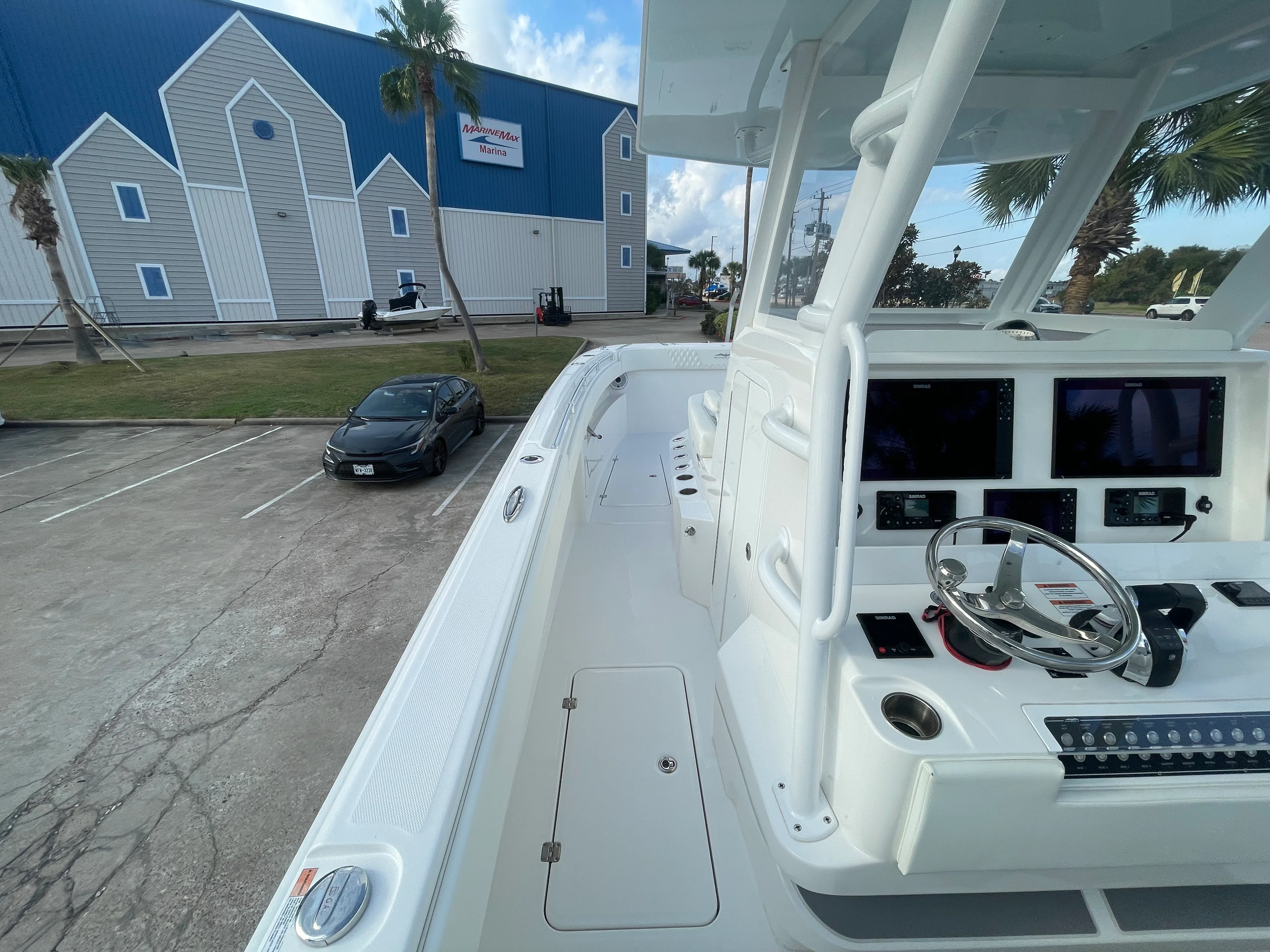 2022 Invincible 33 CAT Image Thumbnail #29