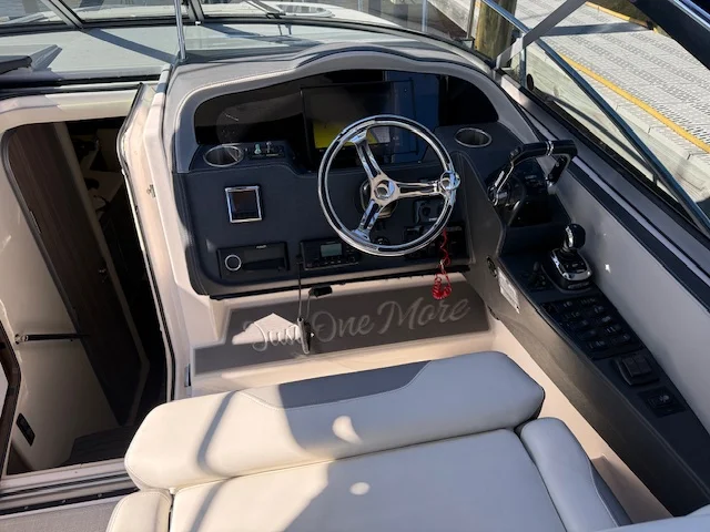 2022 Regal 33 XO Image Thumbnail #11
