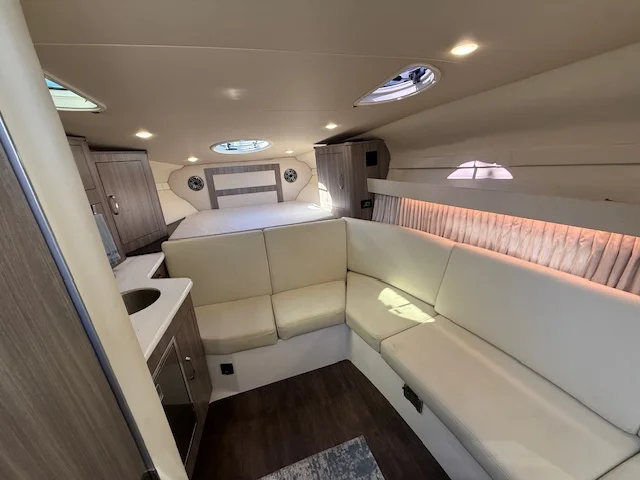 2022 Regal 33 XO Image Thumbnail #4