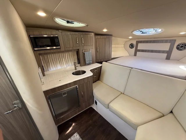 2022 Regal 33 XO Image Thumbnail #2