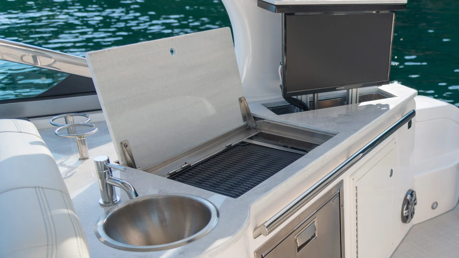 2022 Regal 33 XO Image Thumbnail #19