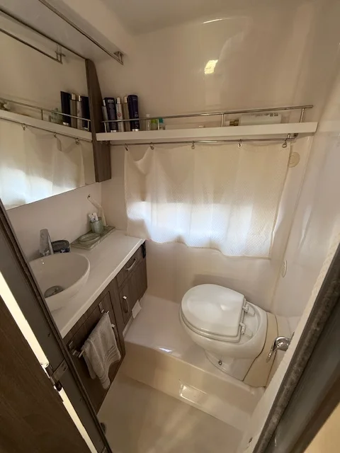 2022 Regal 33 XO Image Thumbnail #5