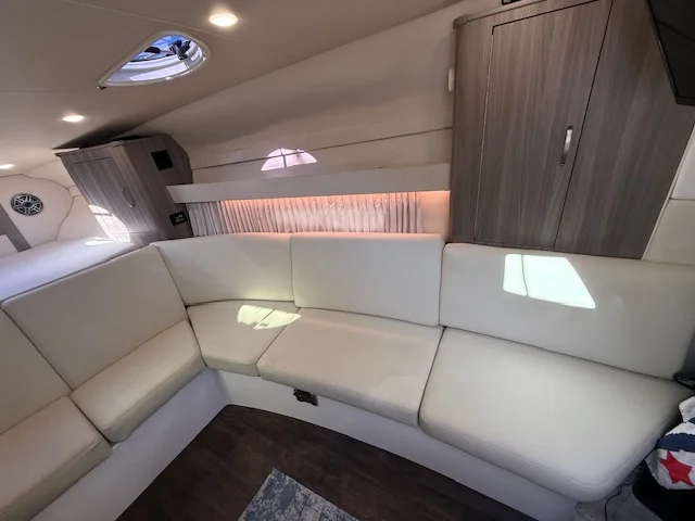 2022 Regal 33 XO Image Thumbnail #3