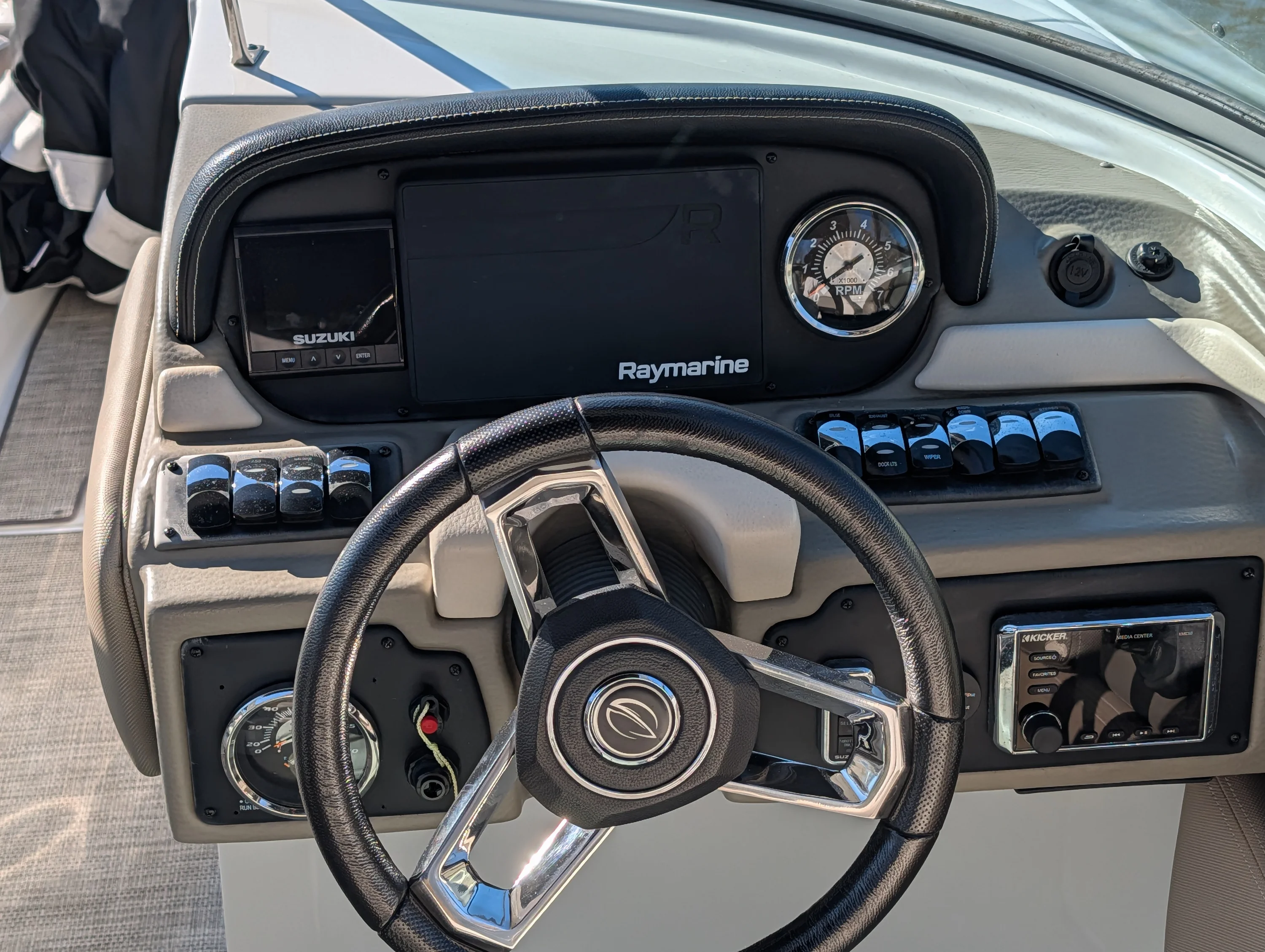 2019 Crownline 285 XS Image Thumbnail #11