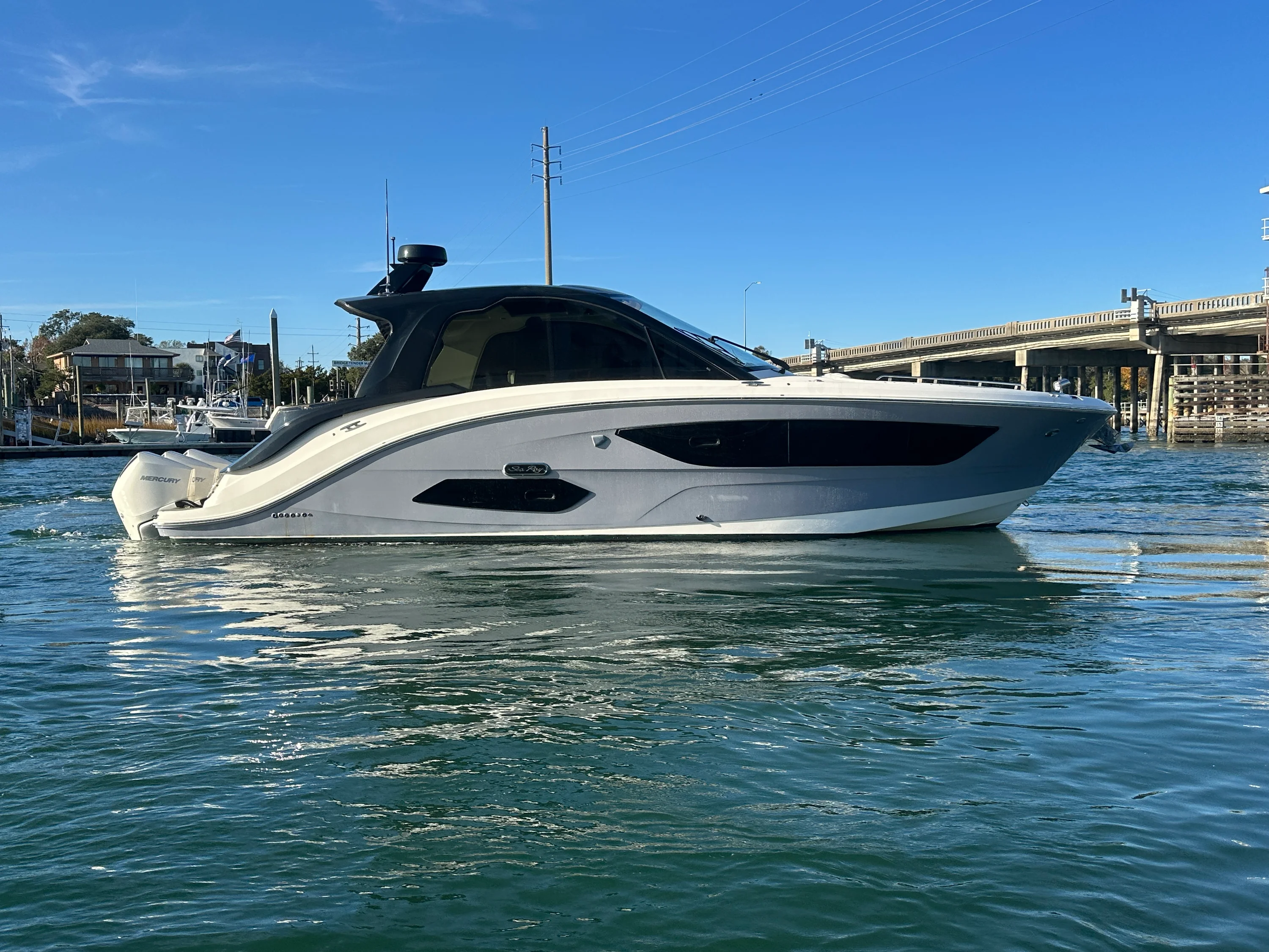 2021 Sea Ray 370 SUNDANCER OUTBOARD Image Thumbnail #0