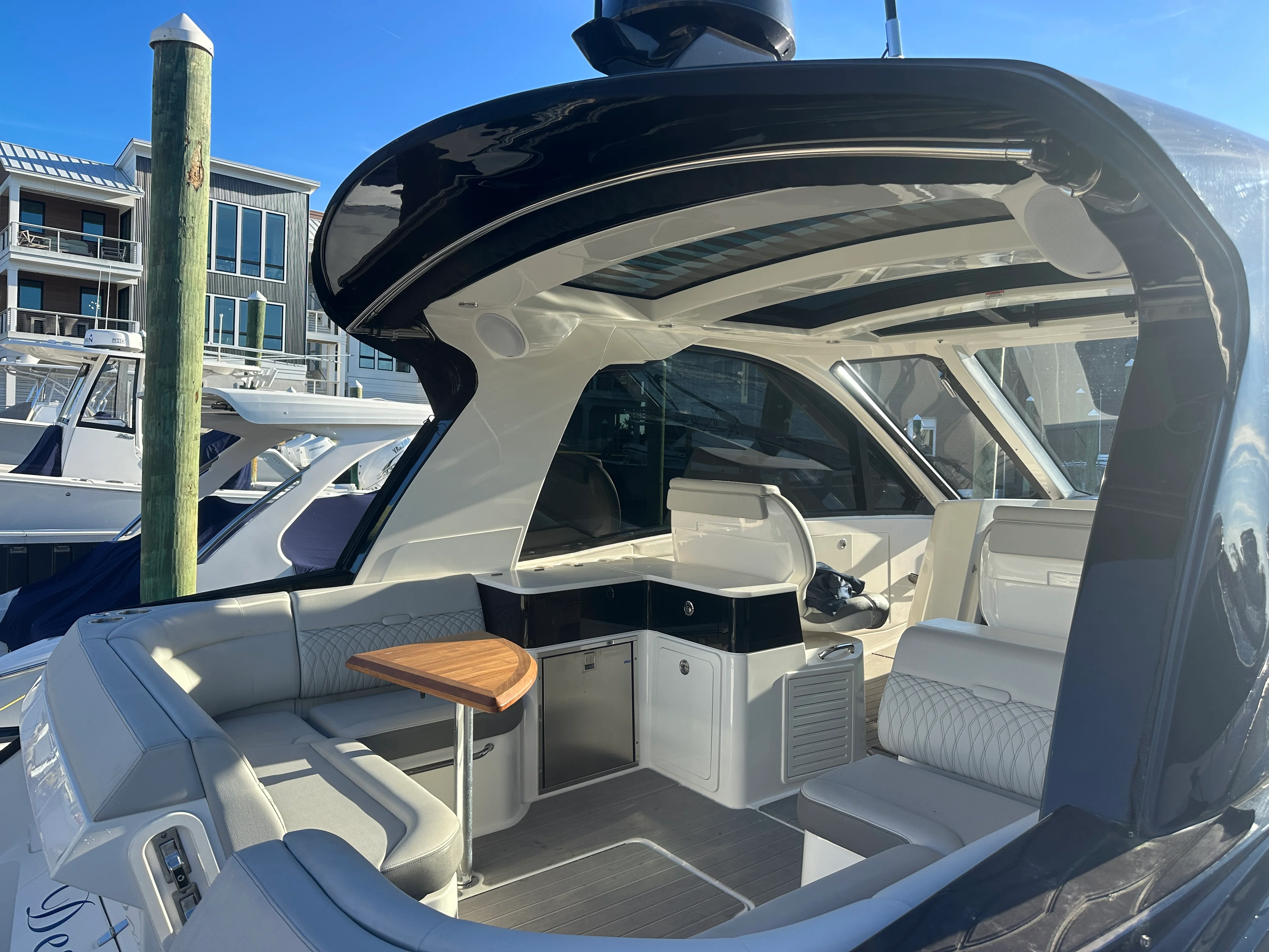 2021 Sea Ray 370 SUNDANCER OUTBOARD Image Thumbnail #5