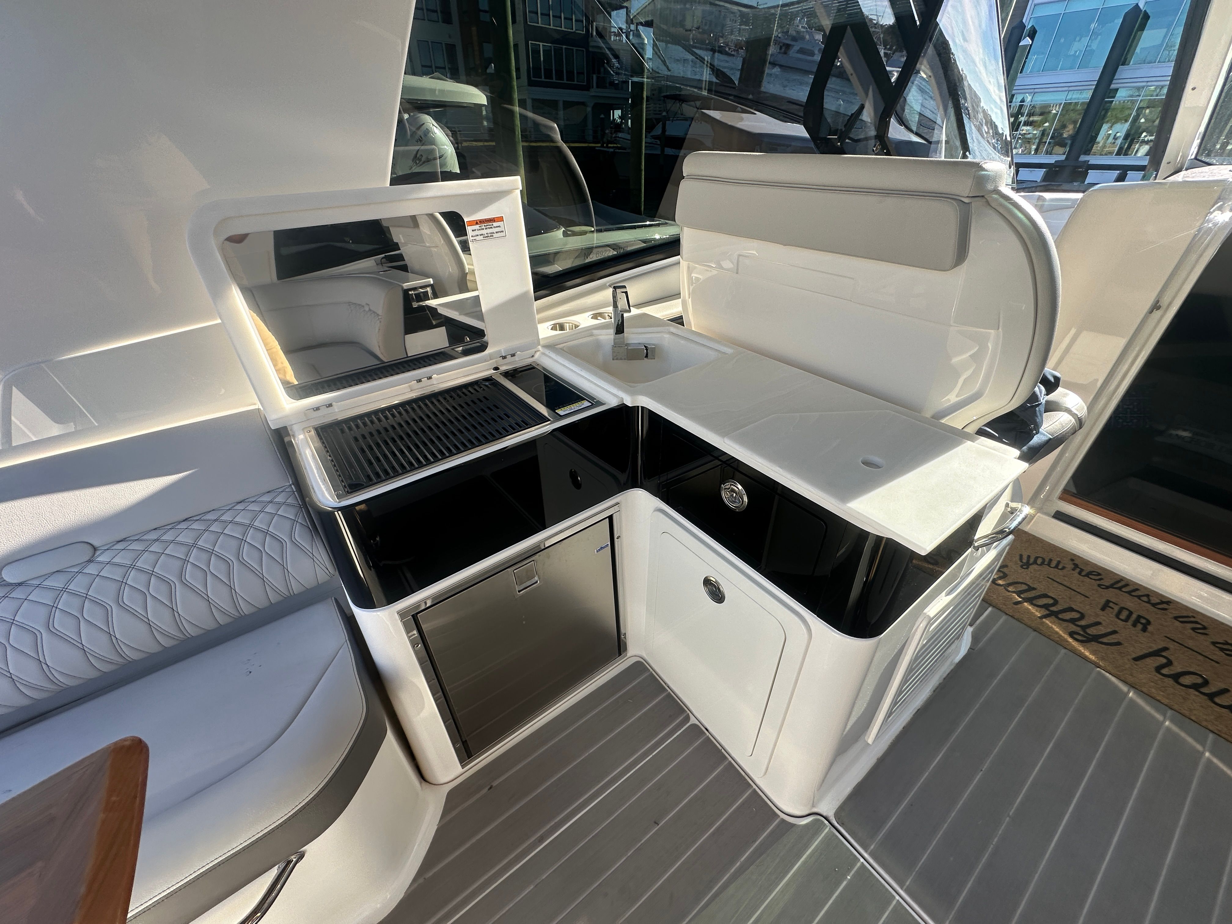 2021 Sea Ray 370 SUNDANCER OUTBOARD Image Thumbnail #20