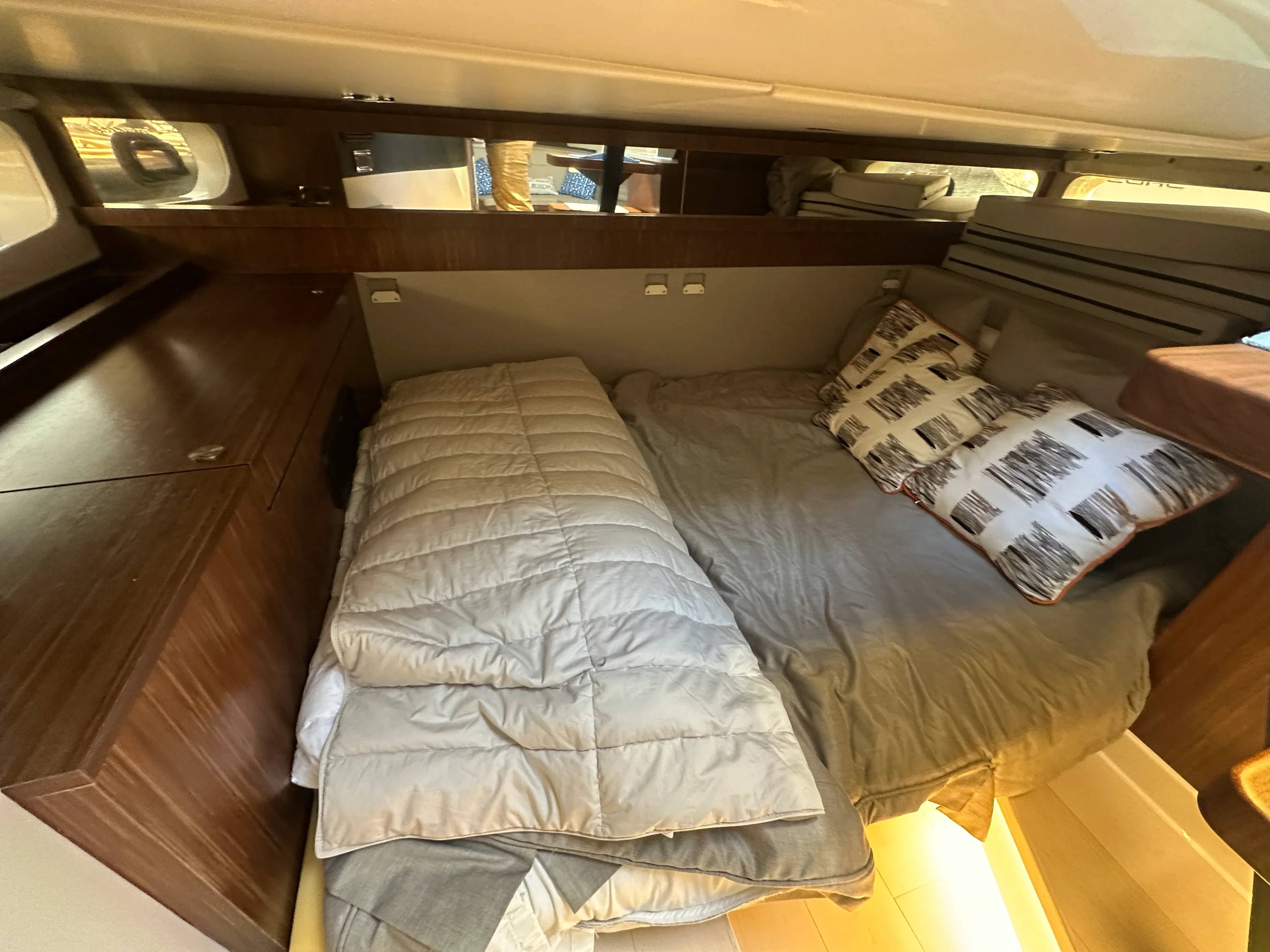 2021 Sea Ray 370 SUNDANCER OUTBOARD Image Thumbnail #15