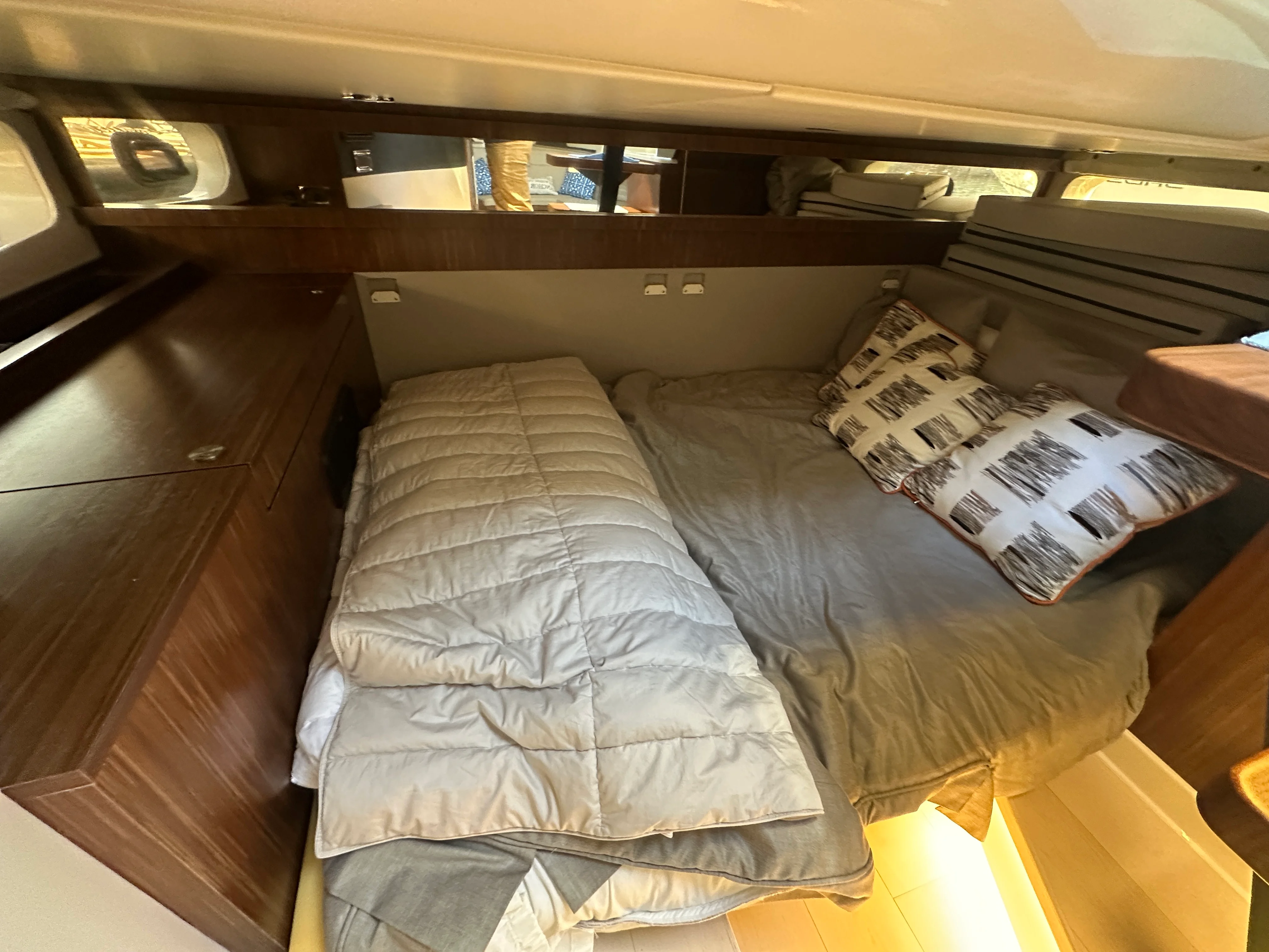 2021 Sea Ray 370 SUNDANCER OUTBOARD Image Thumbnail #15