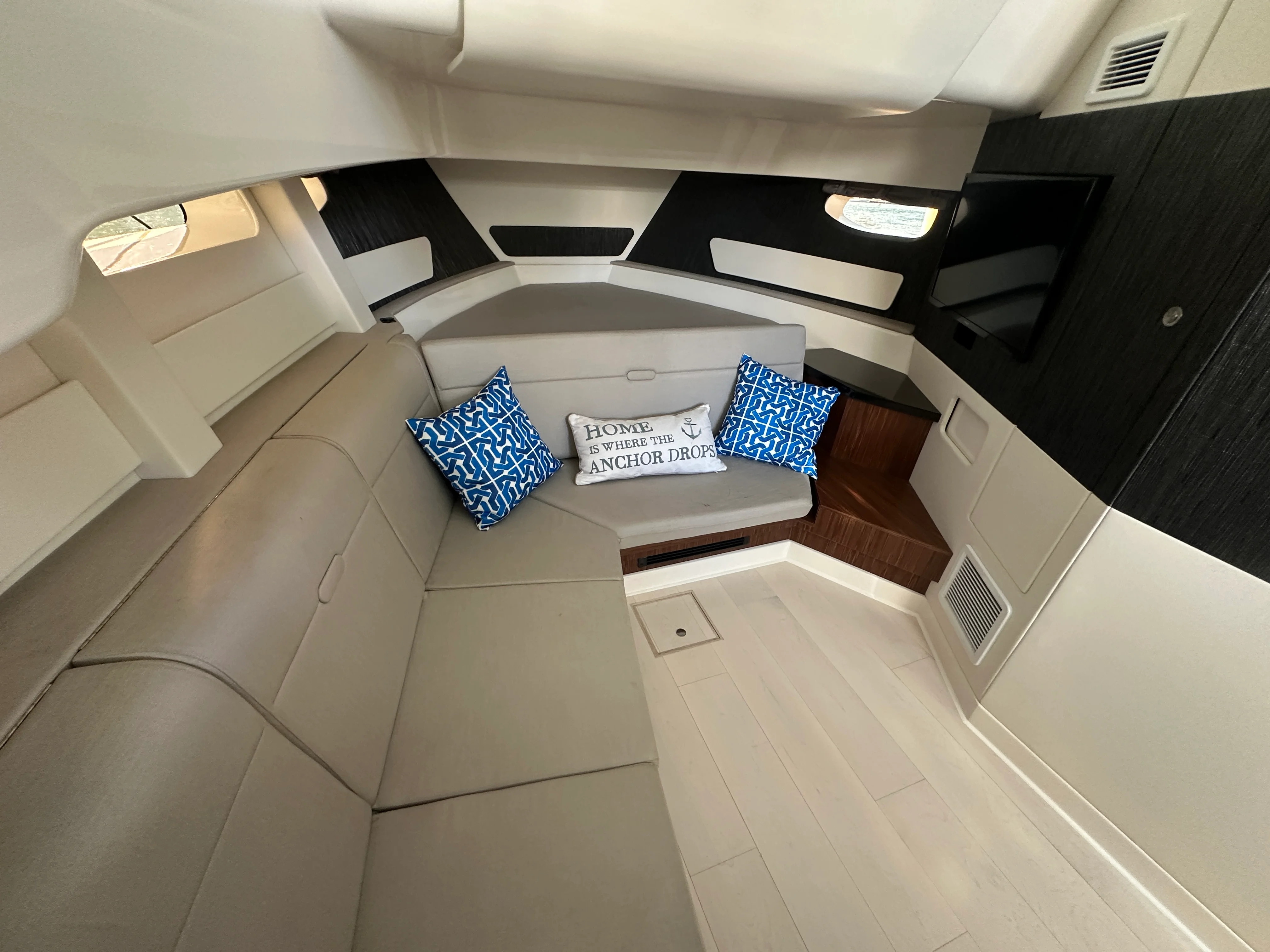 2021 Sea Ray 370 SUNDANCER OUTBOARD Image Thumbnail #14