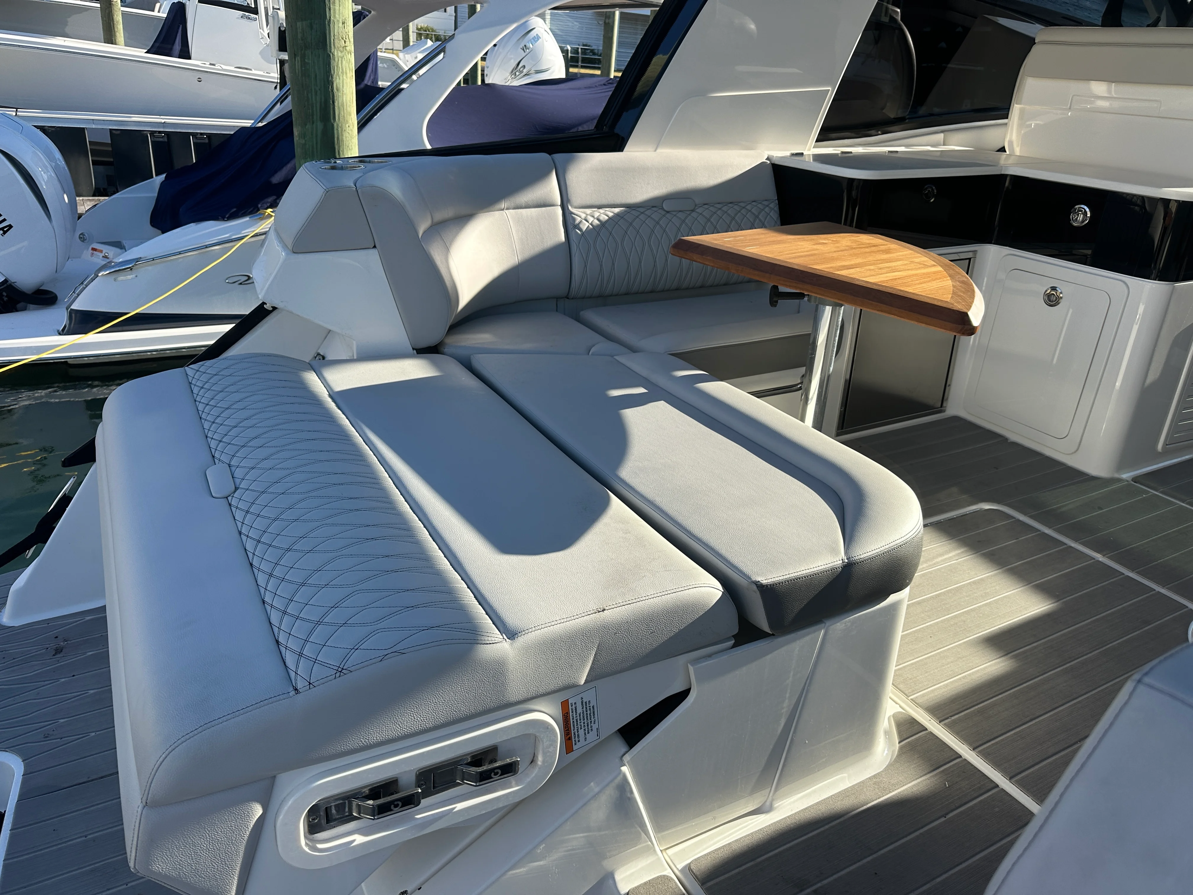 2021 Sea Ray 370 SUNDANCER OUTBOARD Image Thumbnail #18