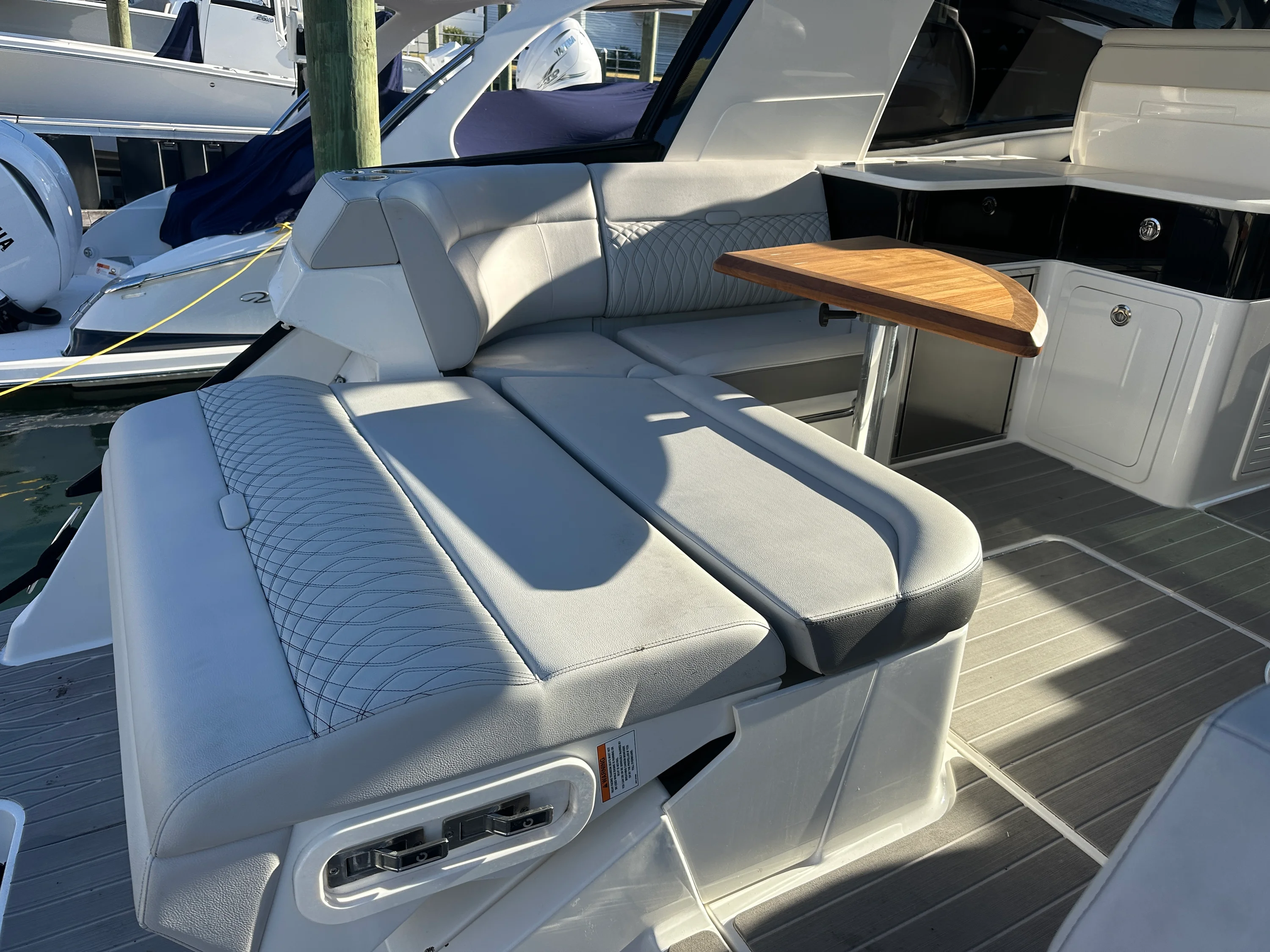 2021 Sea Ray 370 SUNDANCER OUTBOARD Image Thumbnail #18