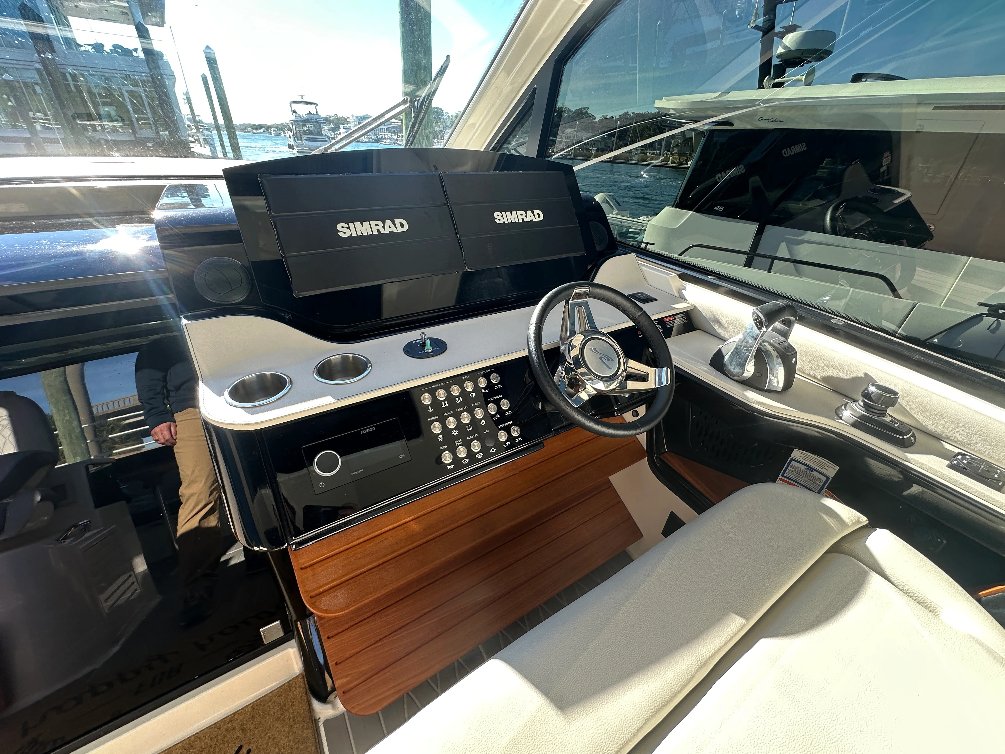 2021 Sea Ray 370 SUNDANCER OUTBOARD Image Thumbnail #12