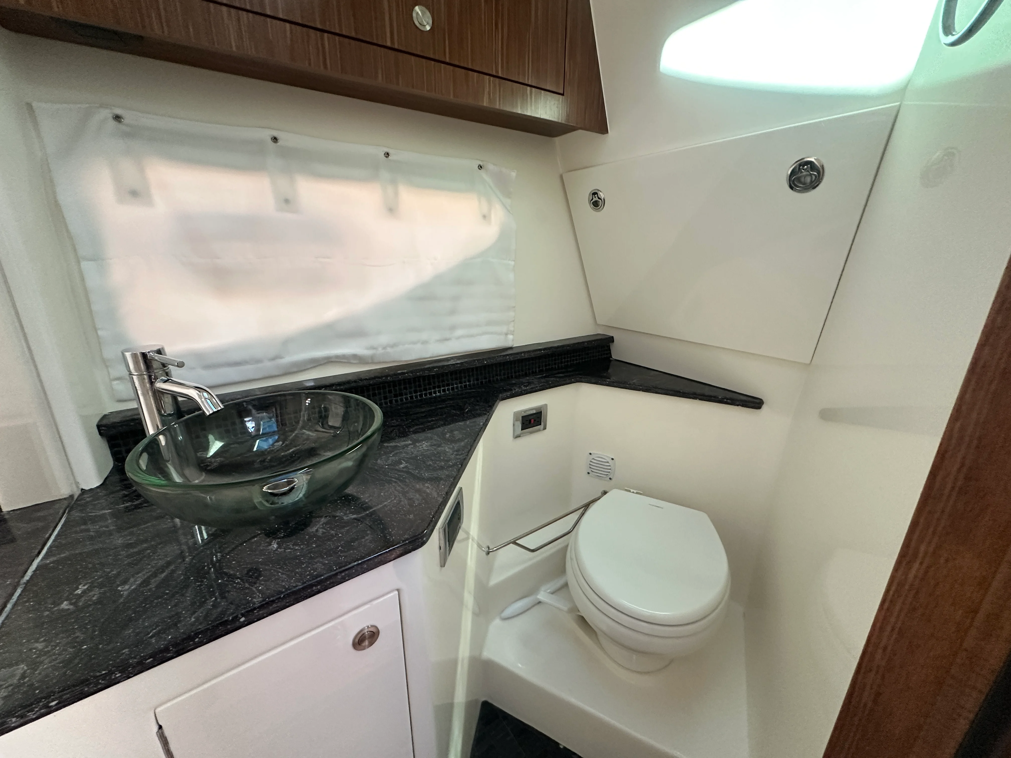 2021 Sea Ray 370 SUNDANCER OUTBOARD Image Thumbnail #16