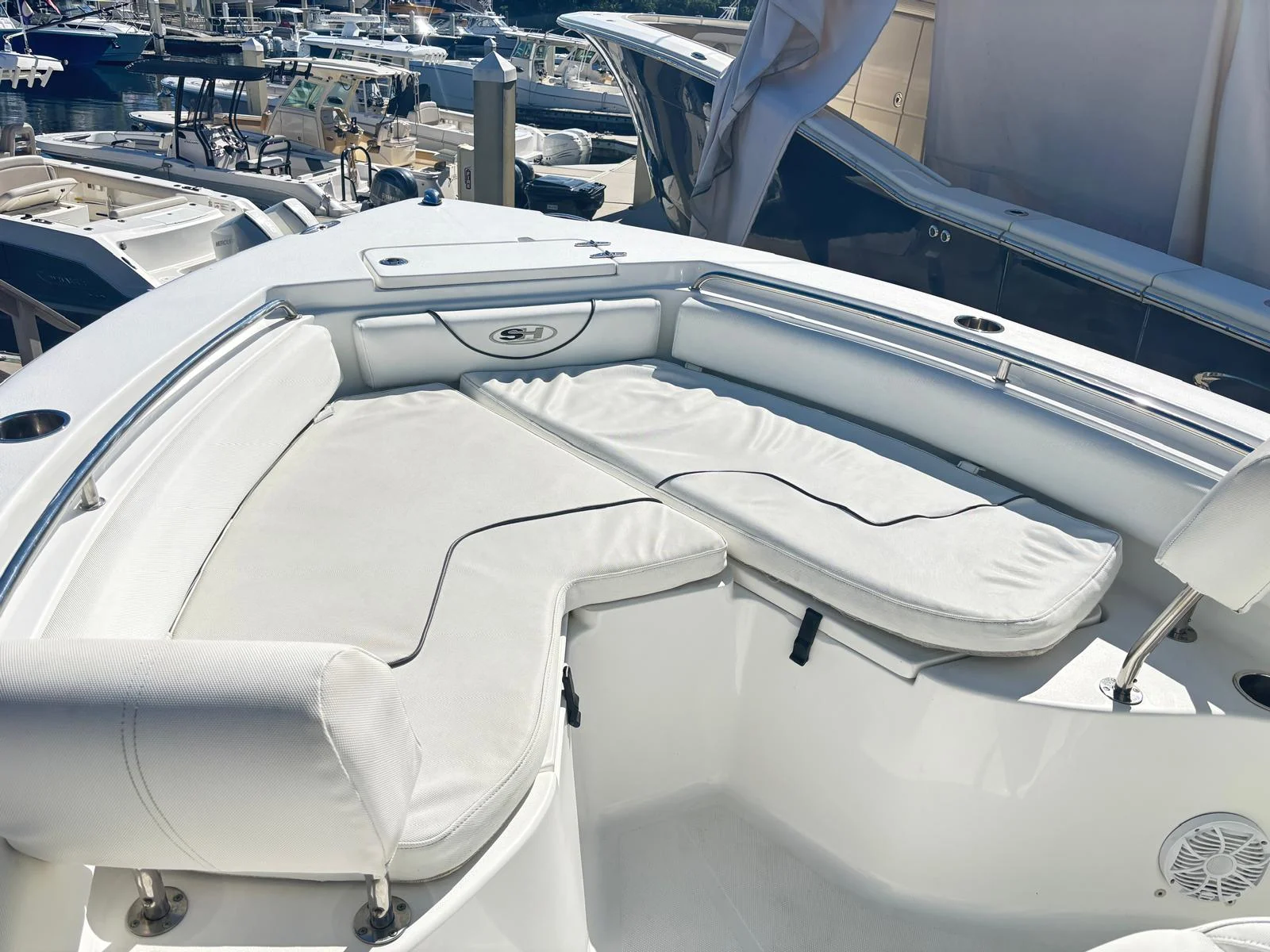 2016 Sea Hunt ULTRA 225 Image Thumbnail #3