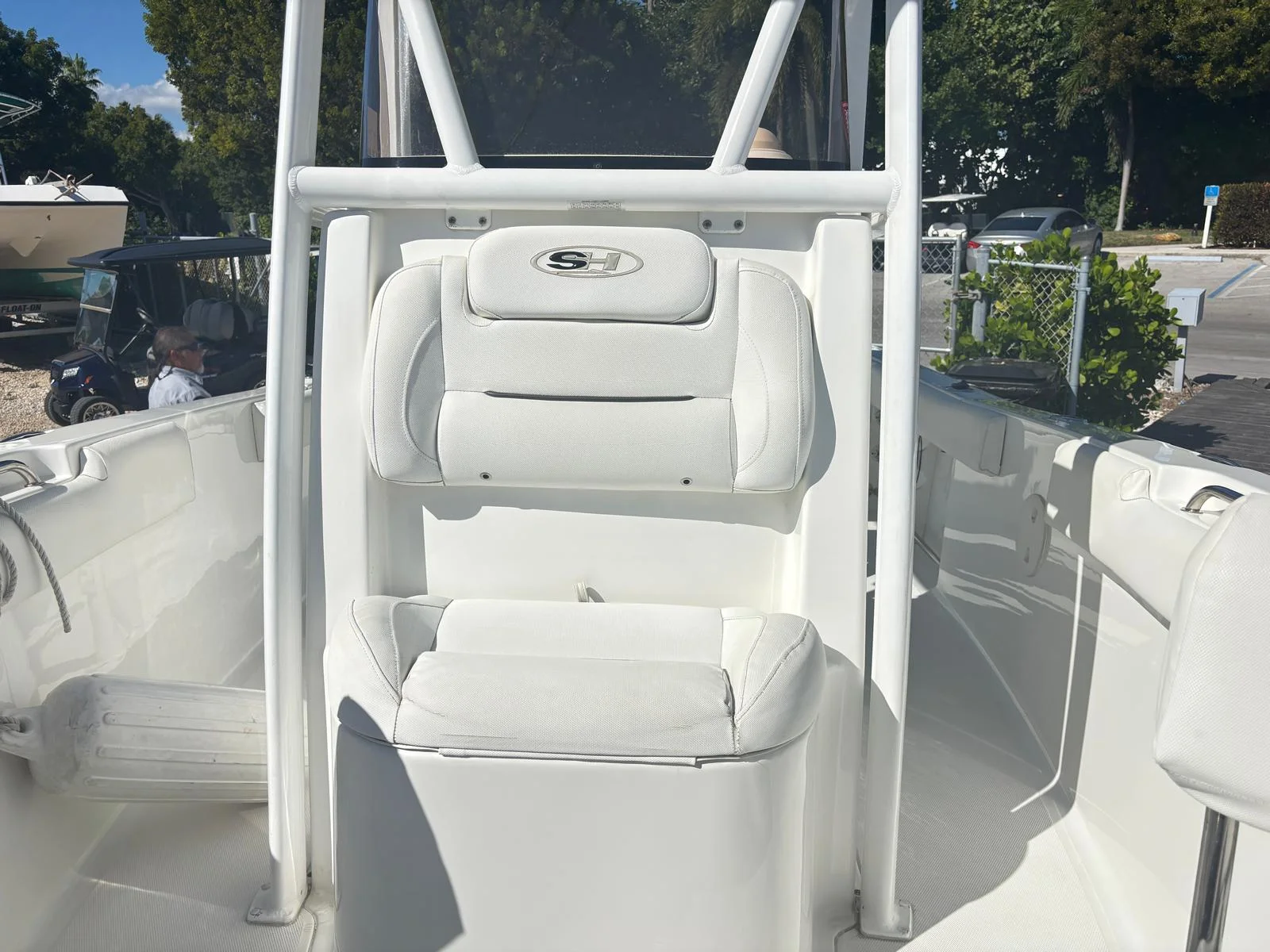 2016 Sea Hunt ULTRA 225 Image Thumbnail #4