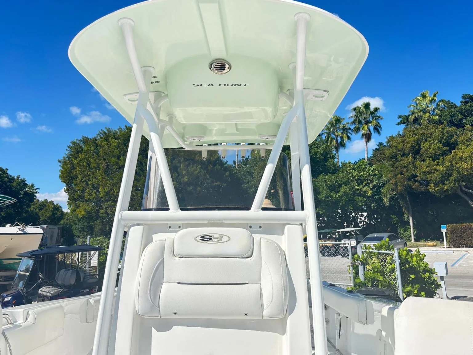 2016 Sea Hunt ULTRA 225 Image Thumbnail #5