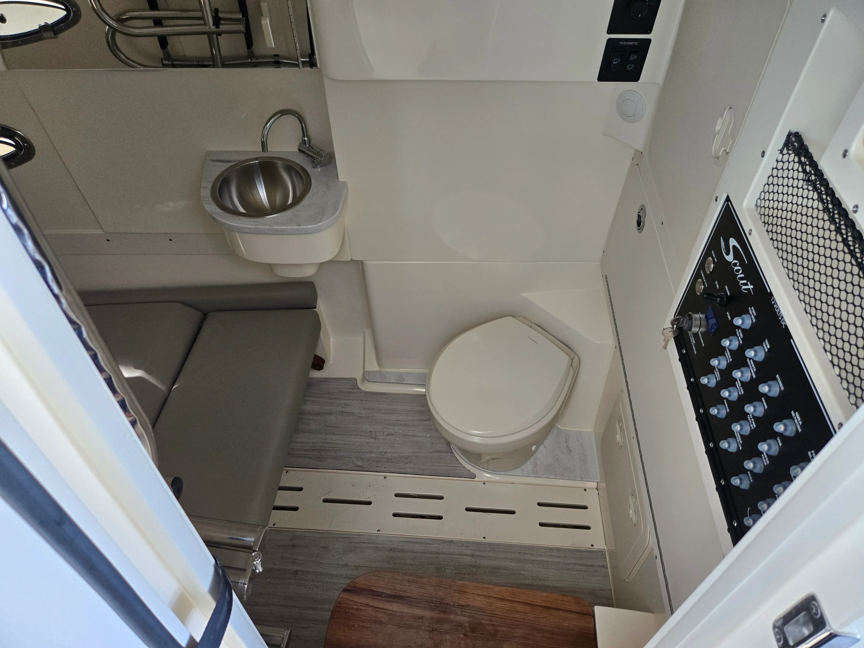 2026 Scout 305 LXF Image Thumbnail #17