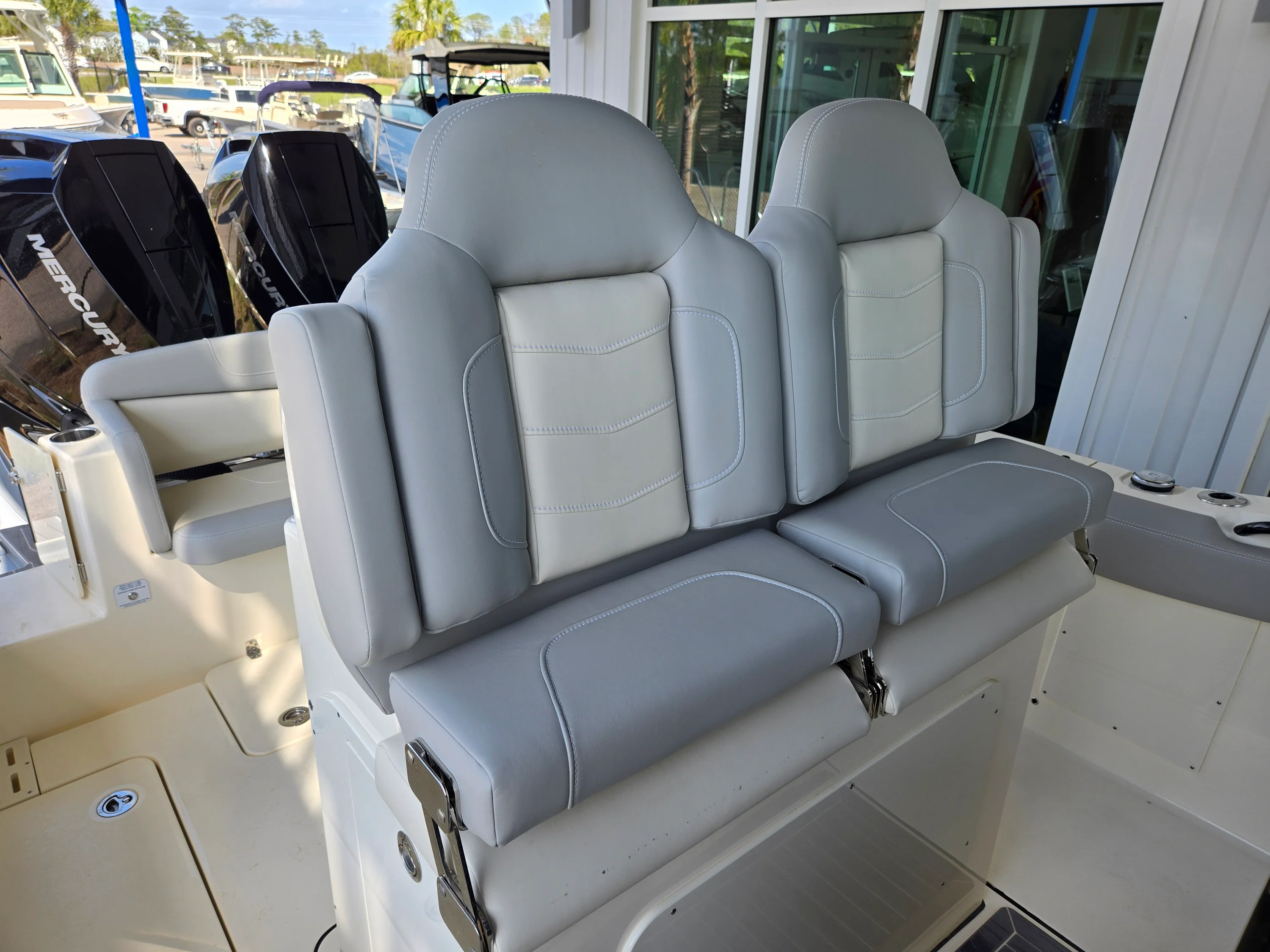 2026 Scout 305 LXF Image Thumbnail #10