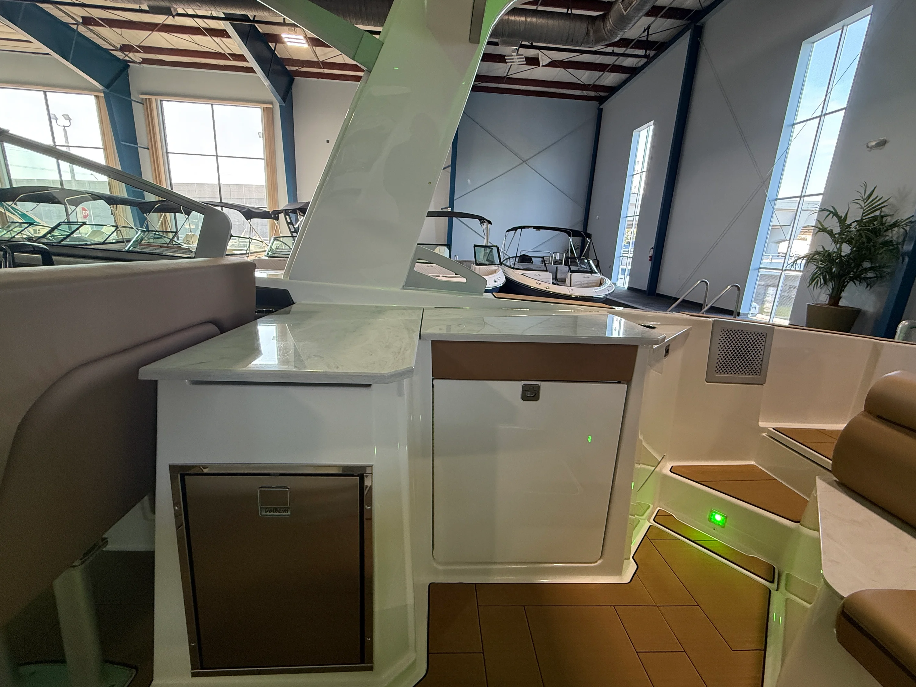 2025 Aviara AV32 Outboard Image Thumbnail #13