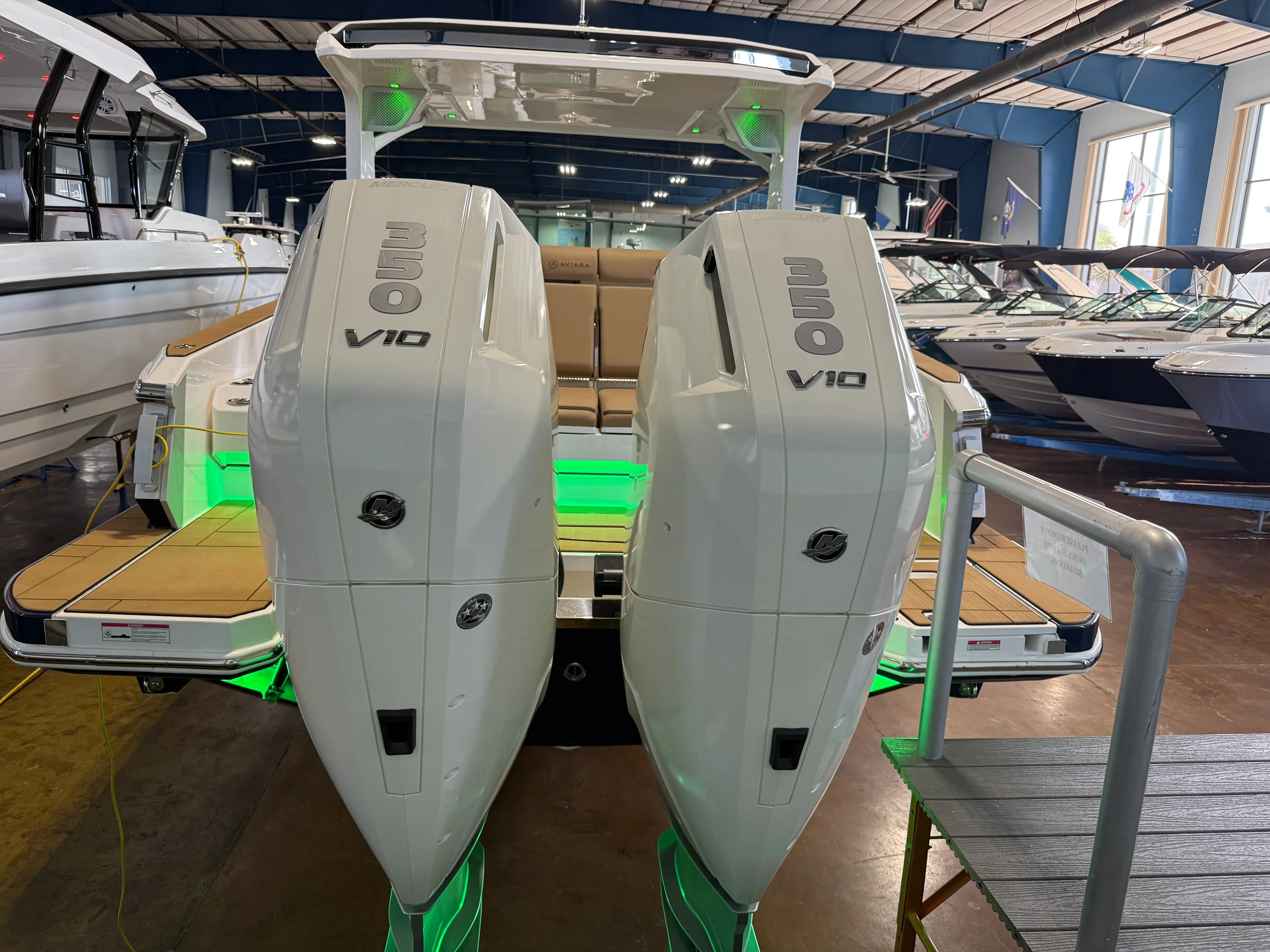 2025 Aviara AV32 Outboard Image Thumbnail #14