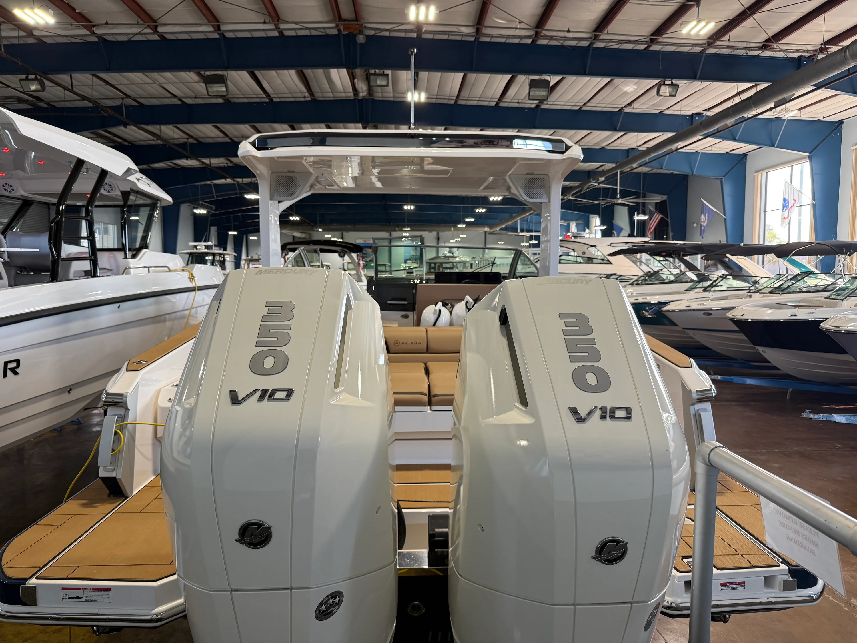 2025 Aviara AV32 Outboard Image Thumbnail #1