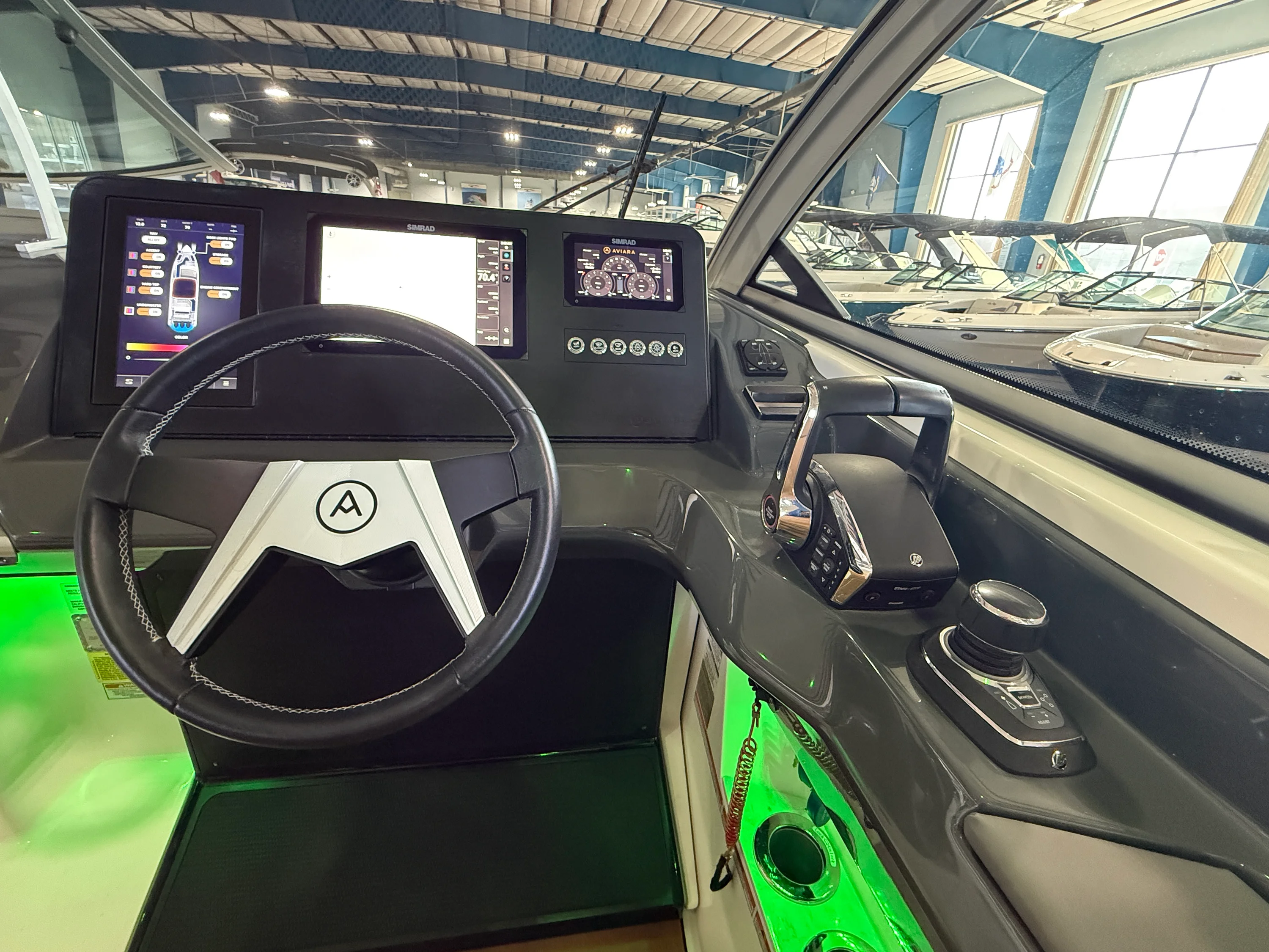 2025 Aviara AV32 Outboard Image Thumbnail #10