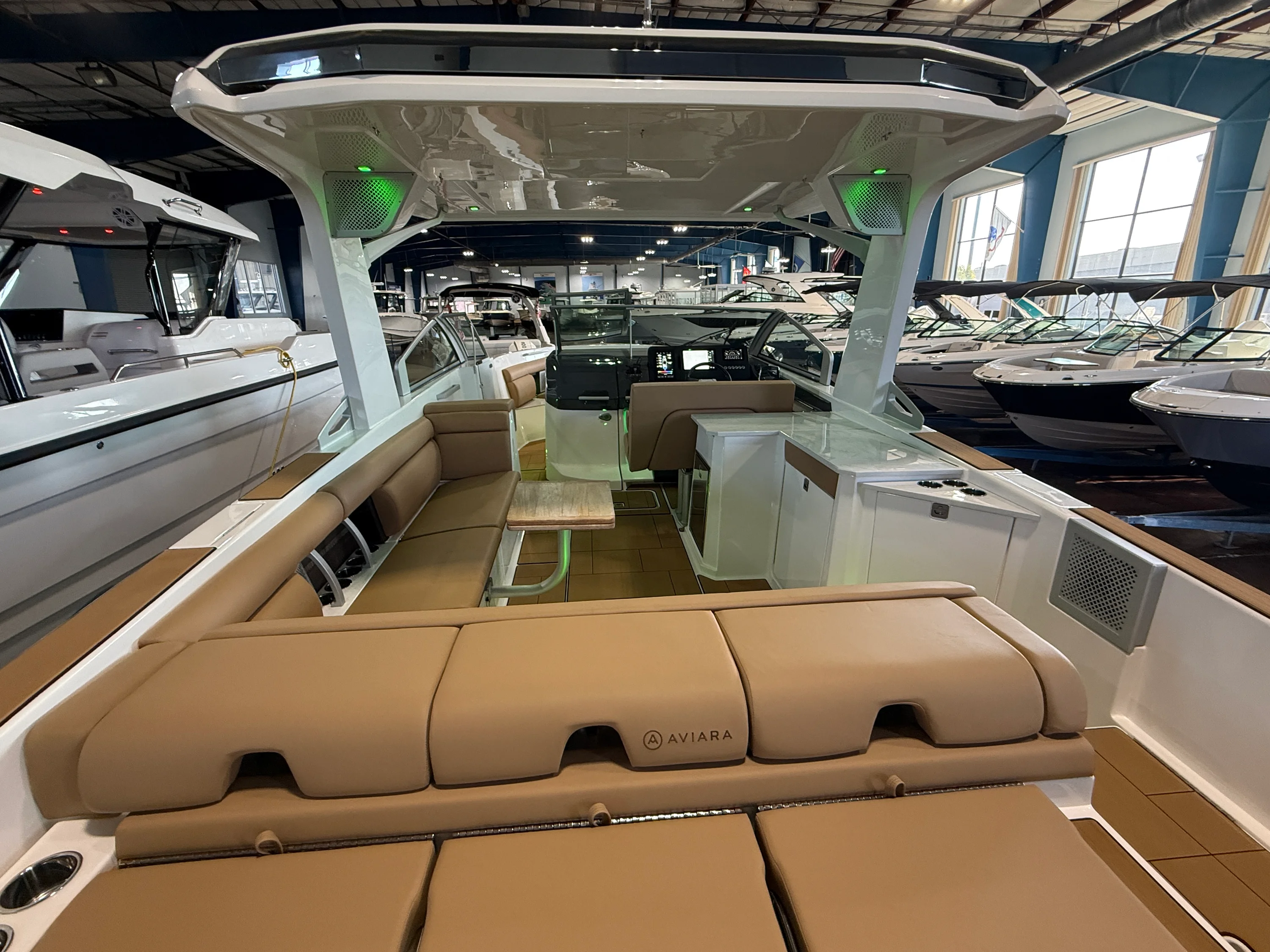 2025 Aviara AV32 Outboard Image Thumbnail #4