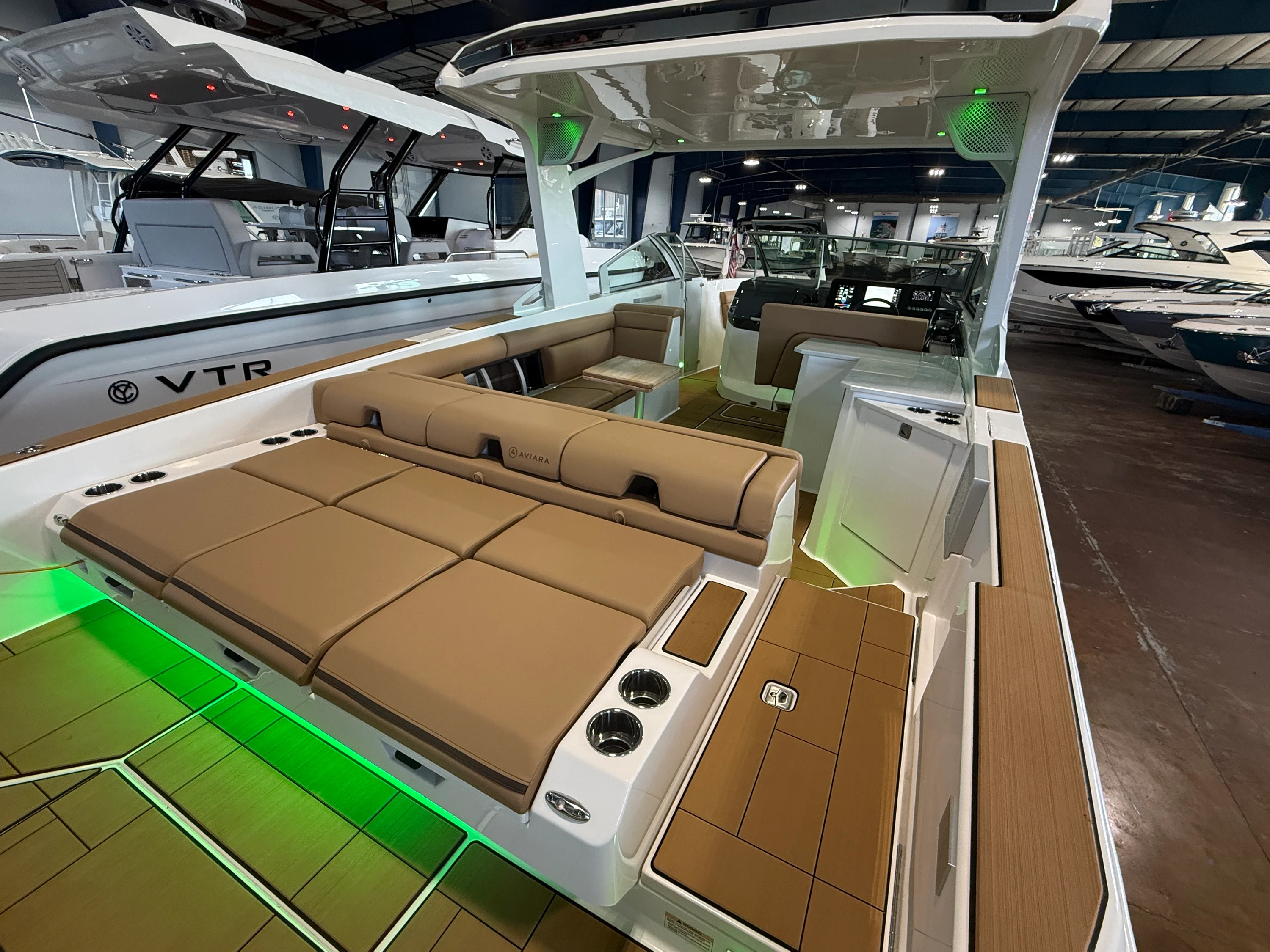 2025 Aviara AV32 Outboard Image Thumbnail #3