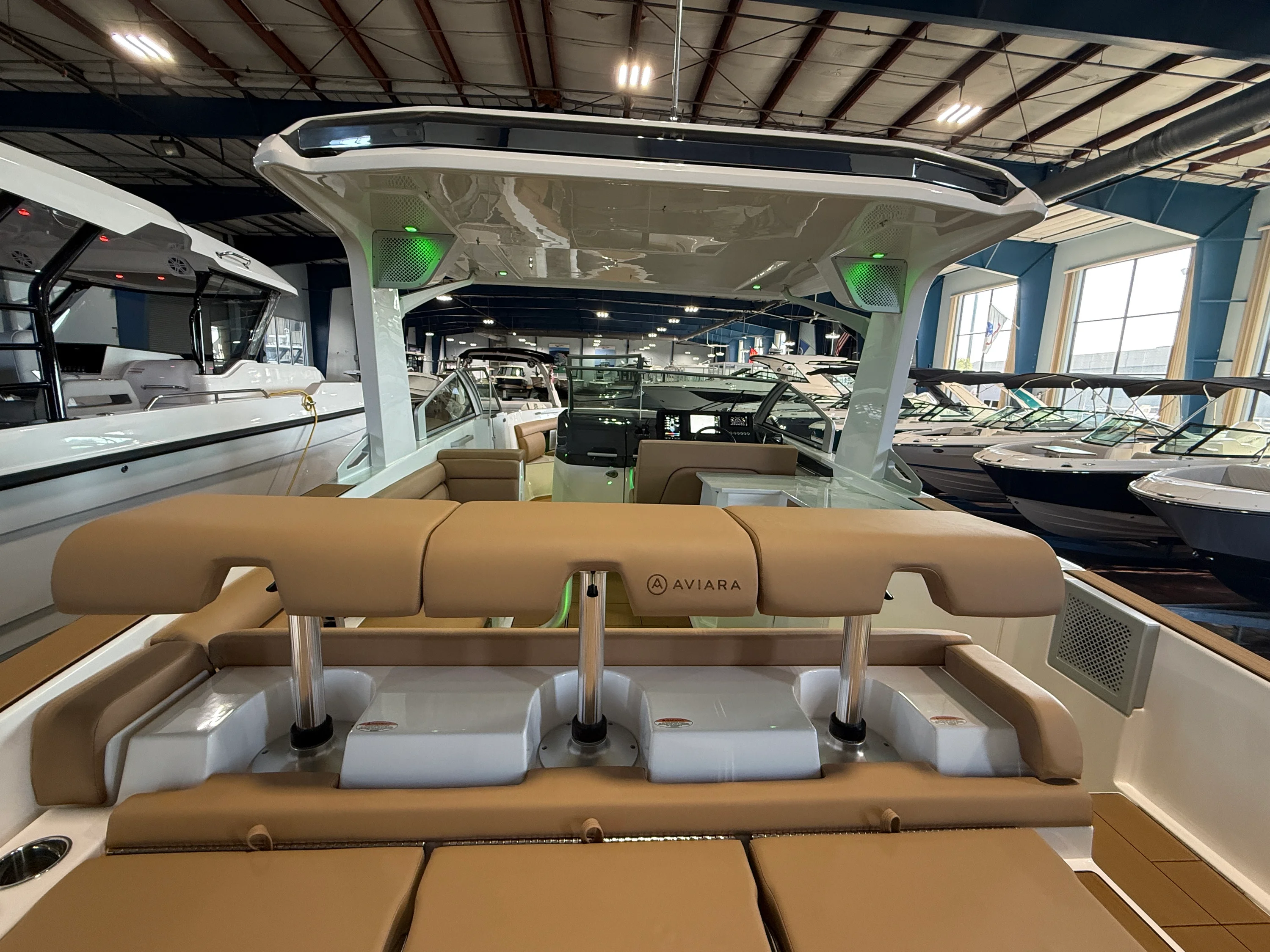 2025 Aviara AV32 Outboard Image Thumbnail #5