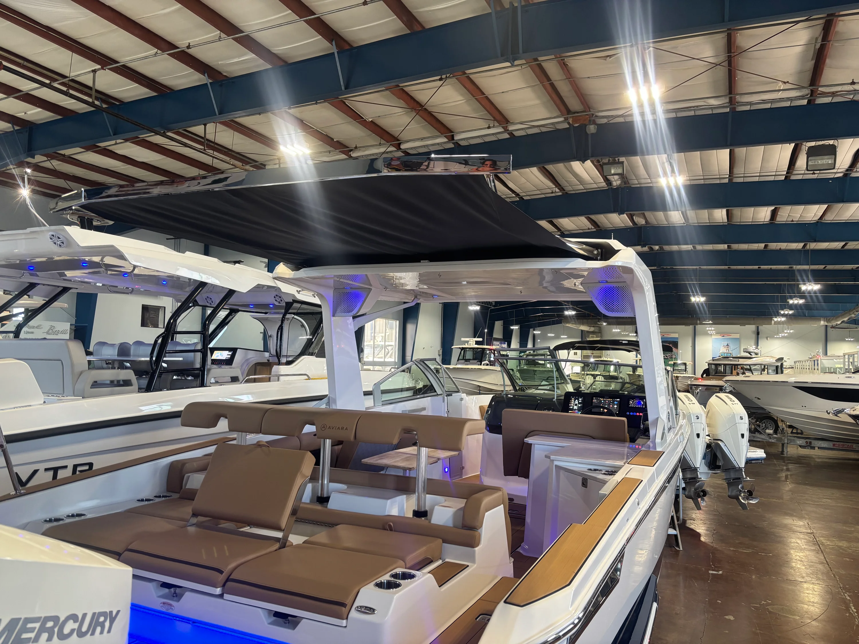 2025 Aviara AV32 Outboard Image Thumbnail #15