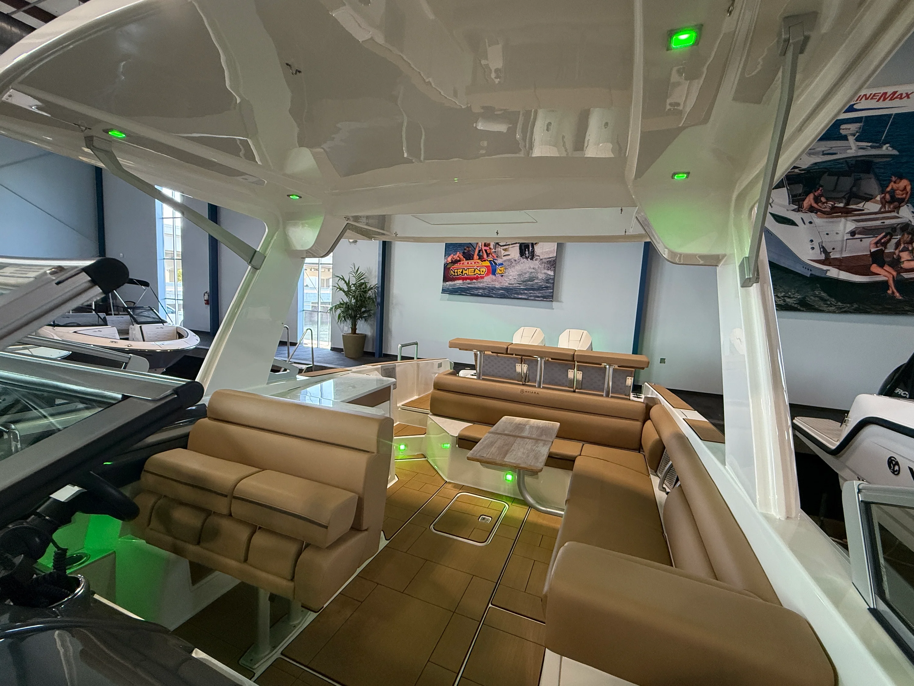 2025 Aviara AV32 Outboard Image Thumbnail #8