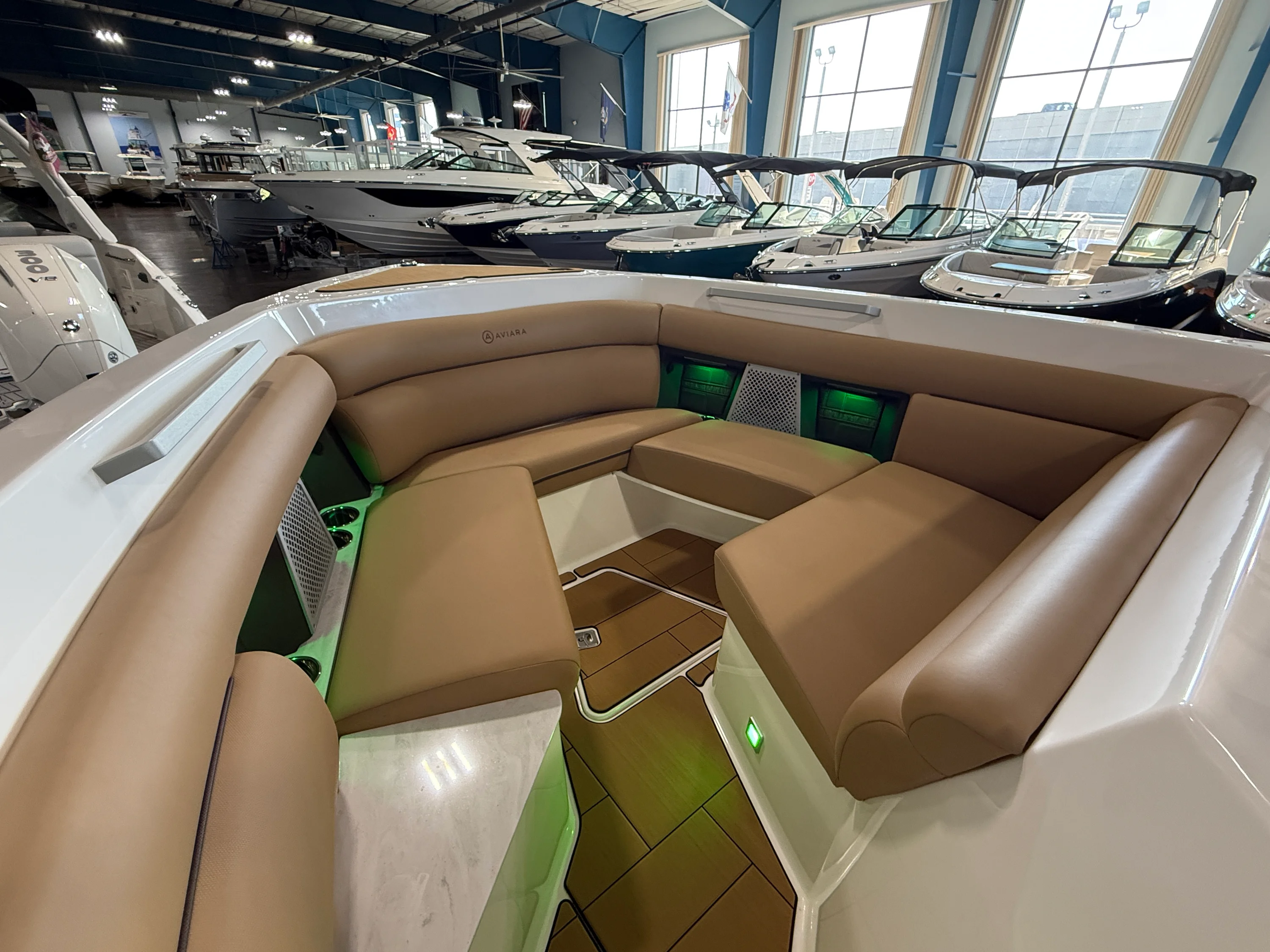 2025 Aviara AV32 Outboard Image Thumbnail #12