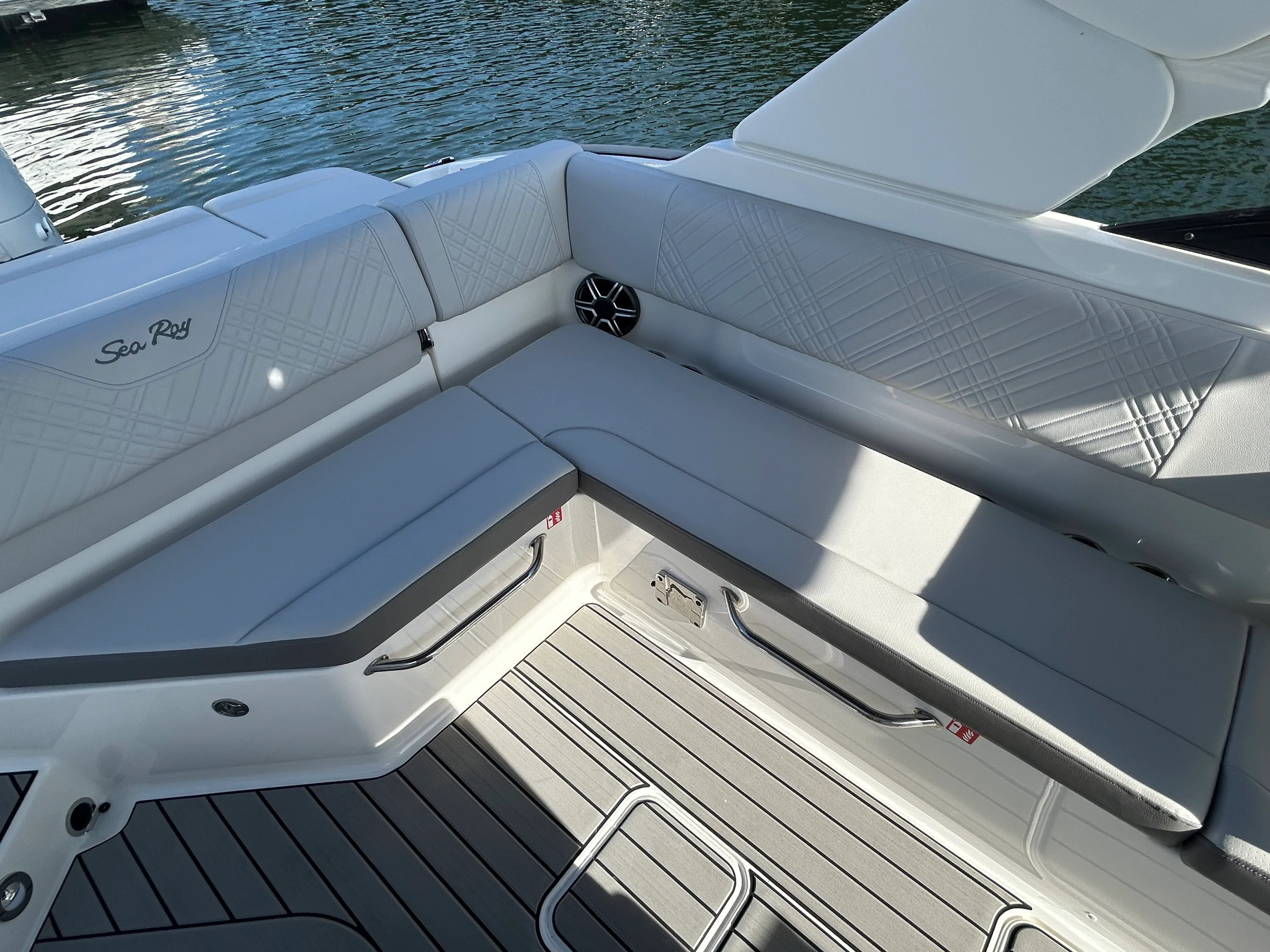 2026 Sea Ray SDX 270 Outboard Image Thumbnail #8