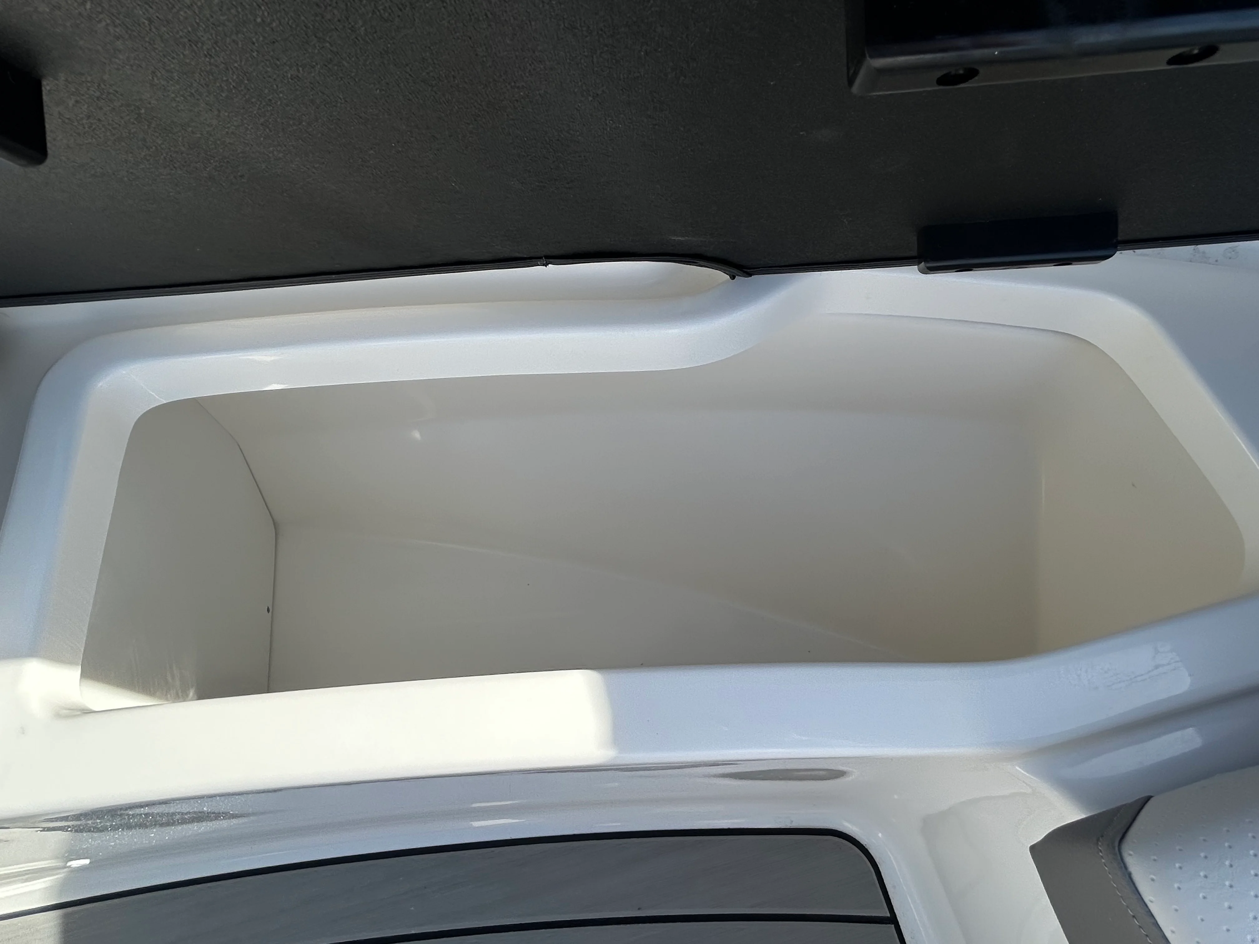 2026 Sea Ray SDX 270 Outboard Image Thumbnail #23