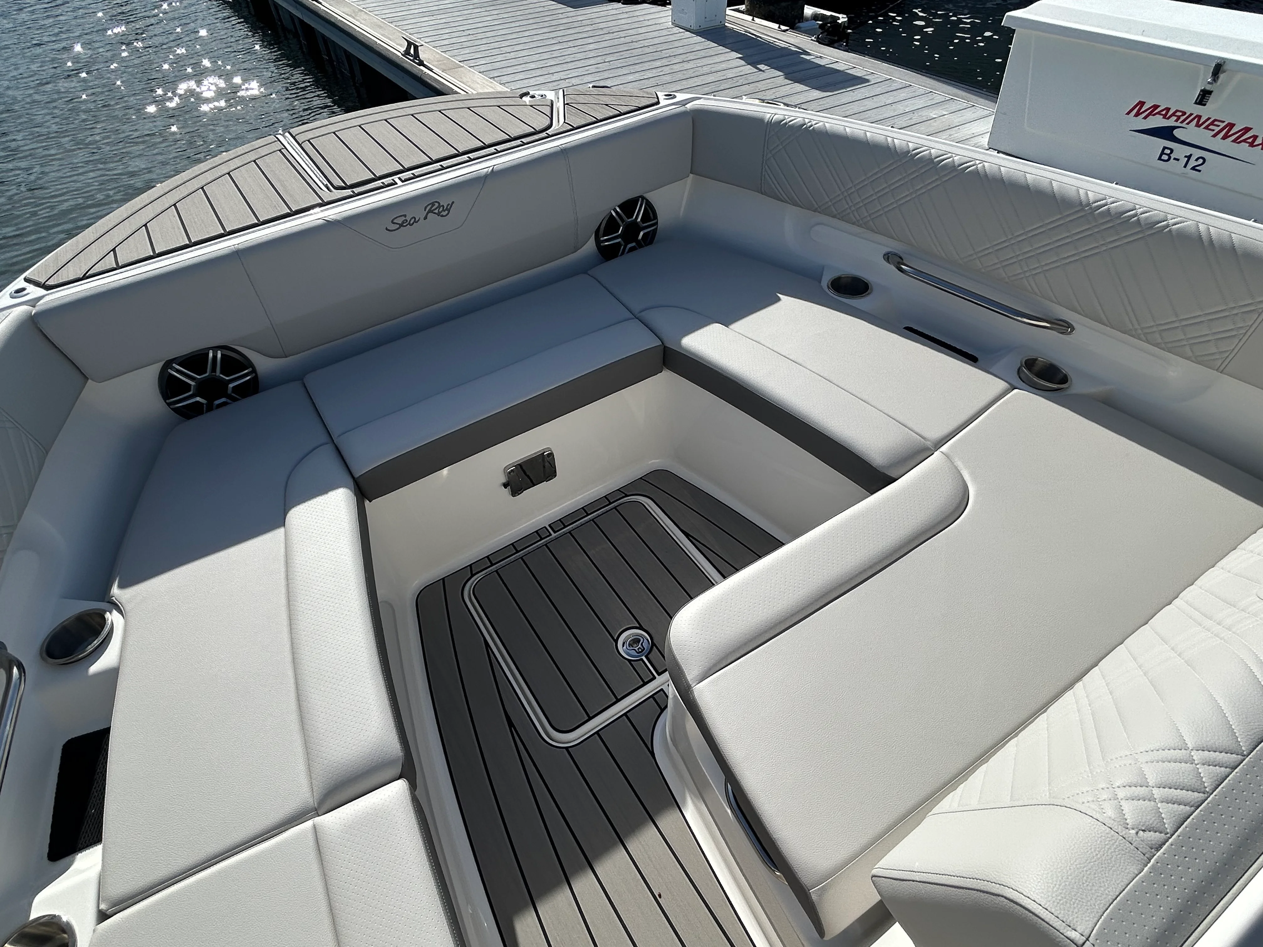 2026 Sea Ray SDX 270 Outboard Image Thumbnail #21