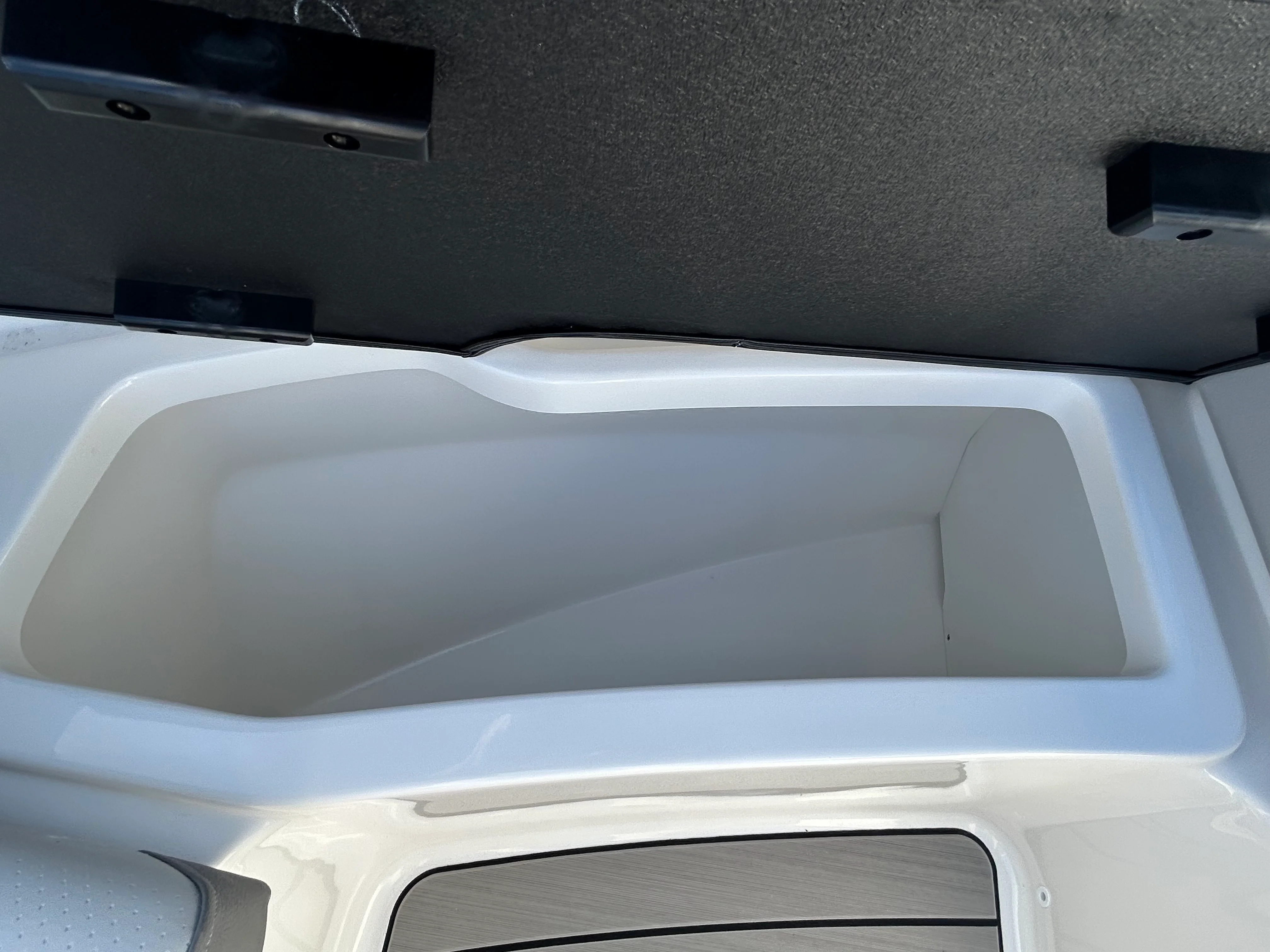 2026 Sea Ray SDX 270 Outboard Image Thumbnail #25